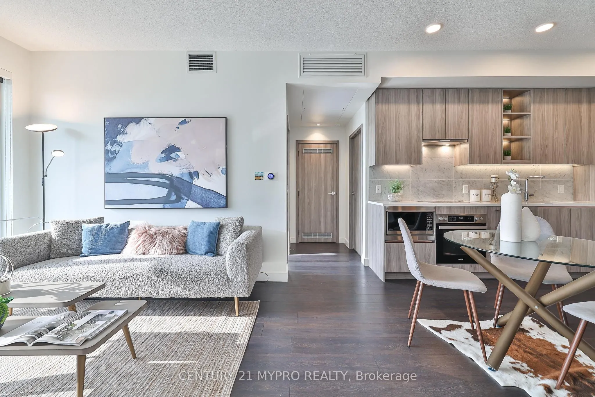 95 Mcmahon Drive, #3706