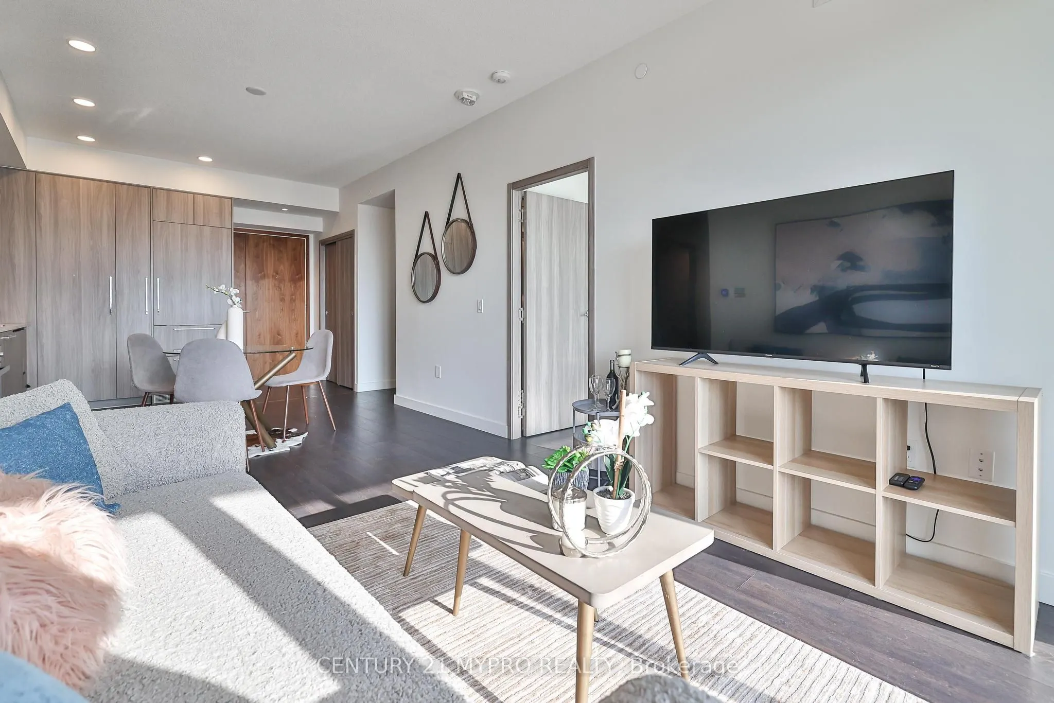 95 Mcmahon Drive, #3706