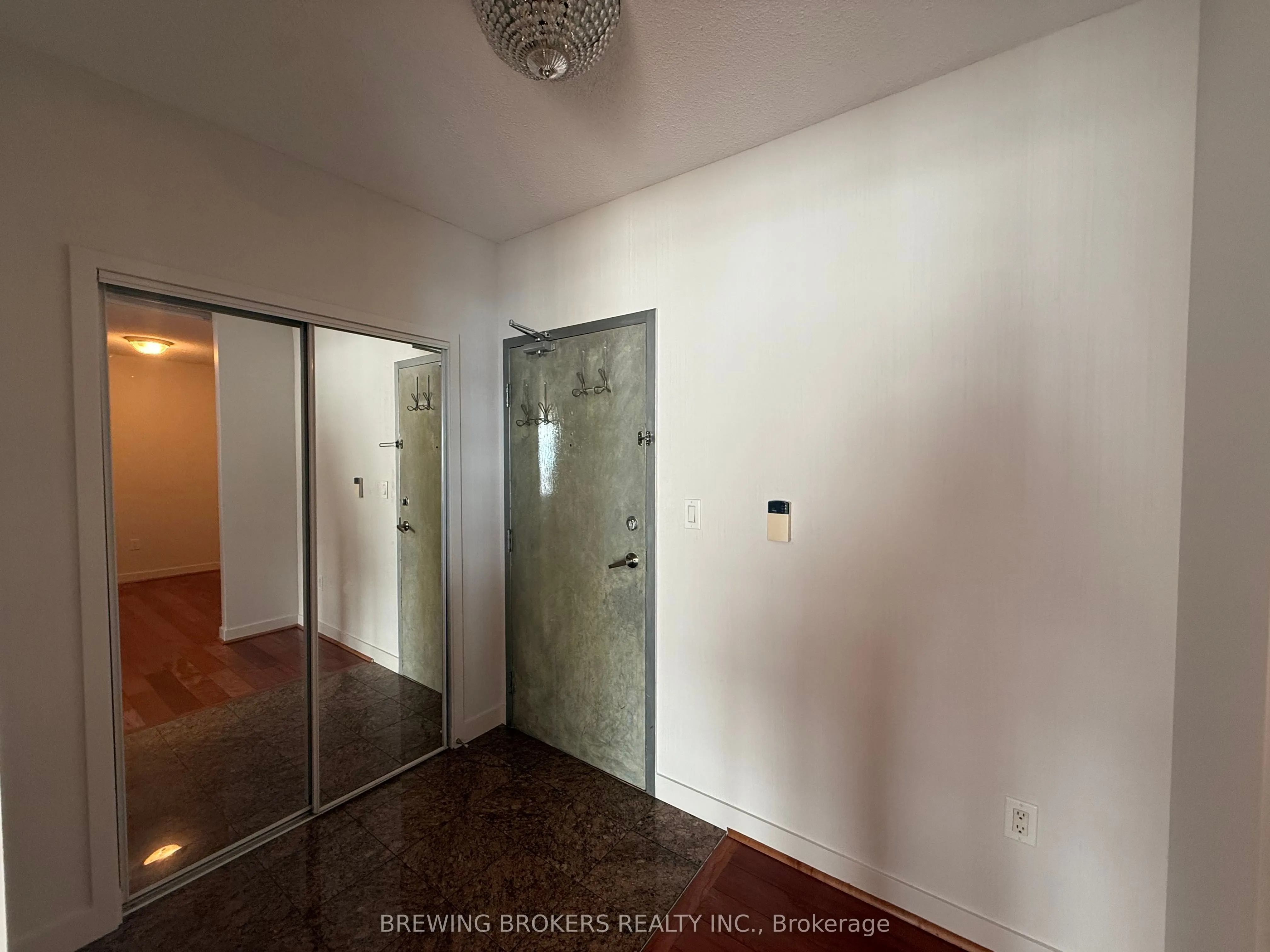 10 Navy Wharf Court, #1712