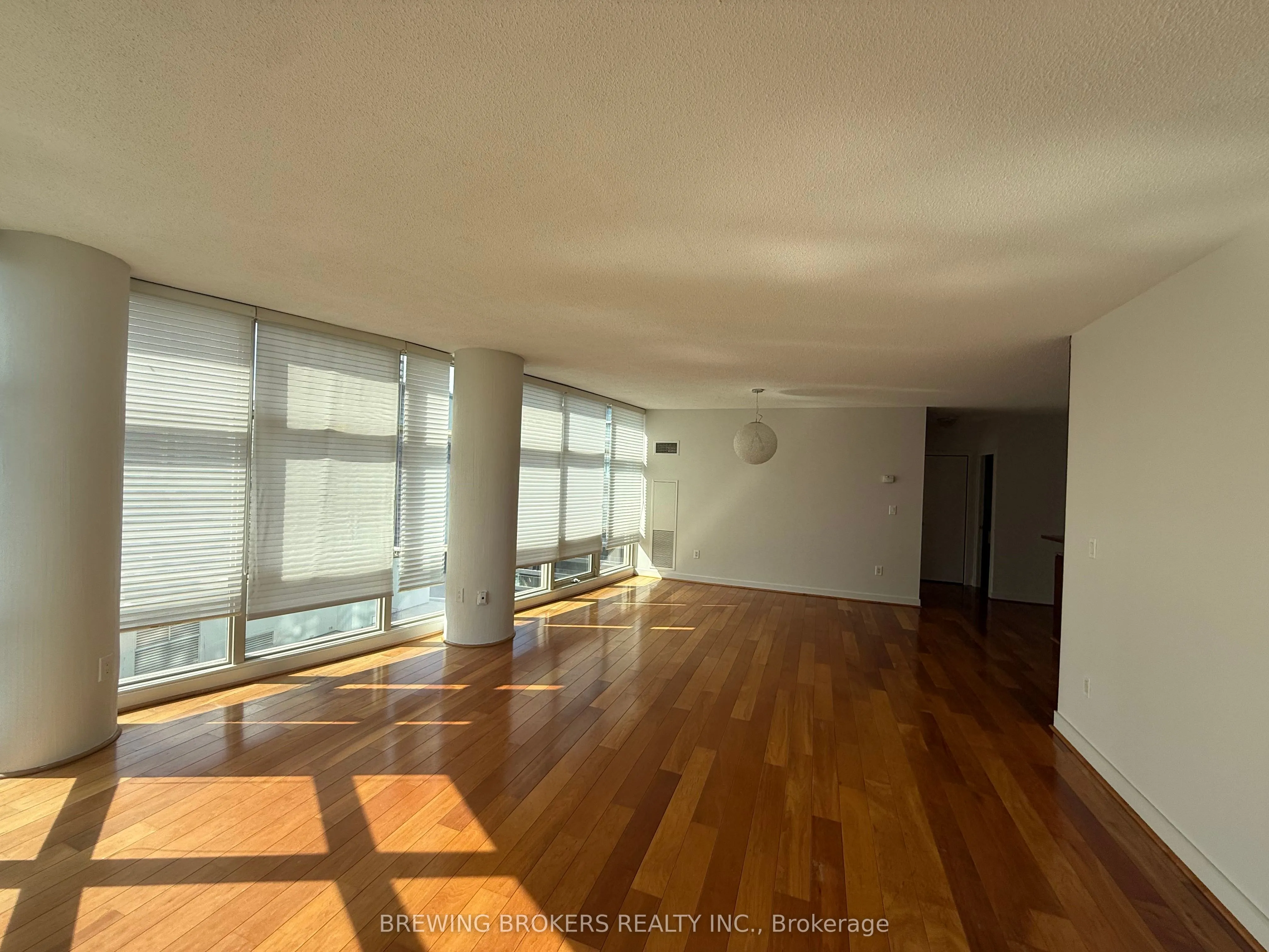10 Navy Wharf Court, #1712