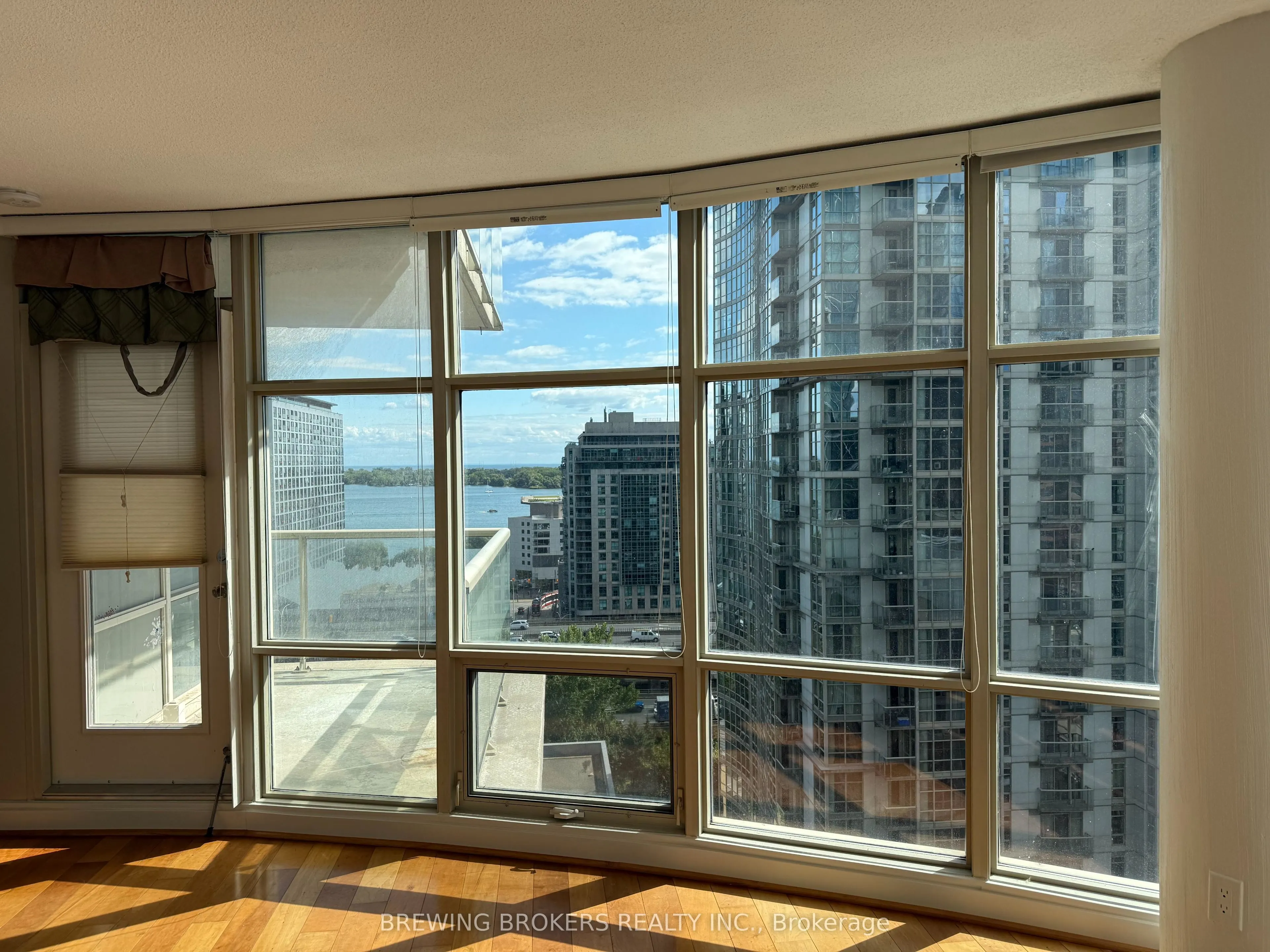 10 Navy Wharf Court, #1712