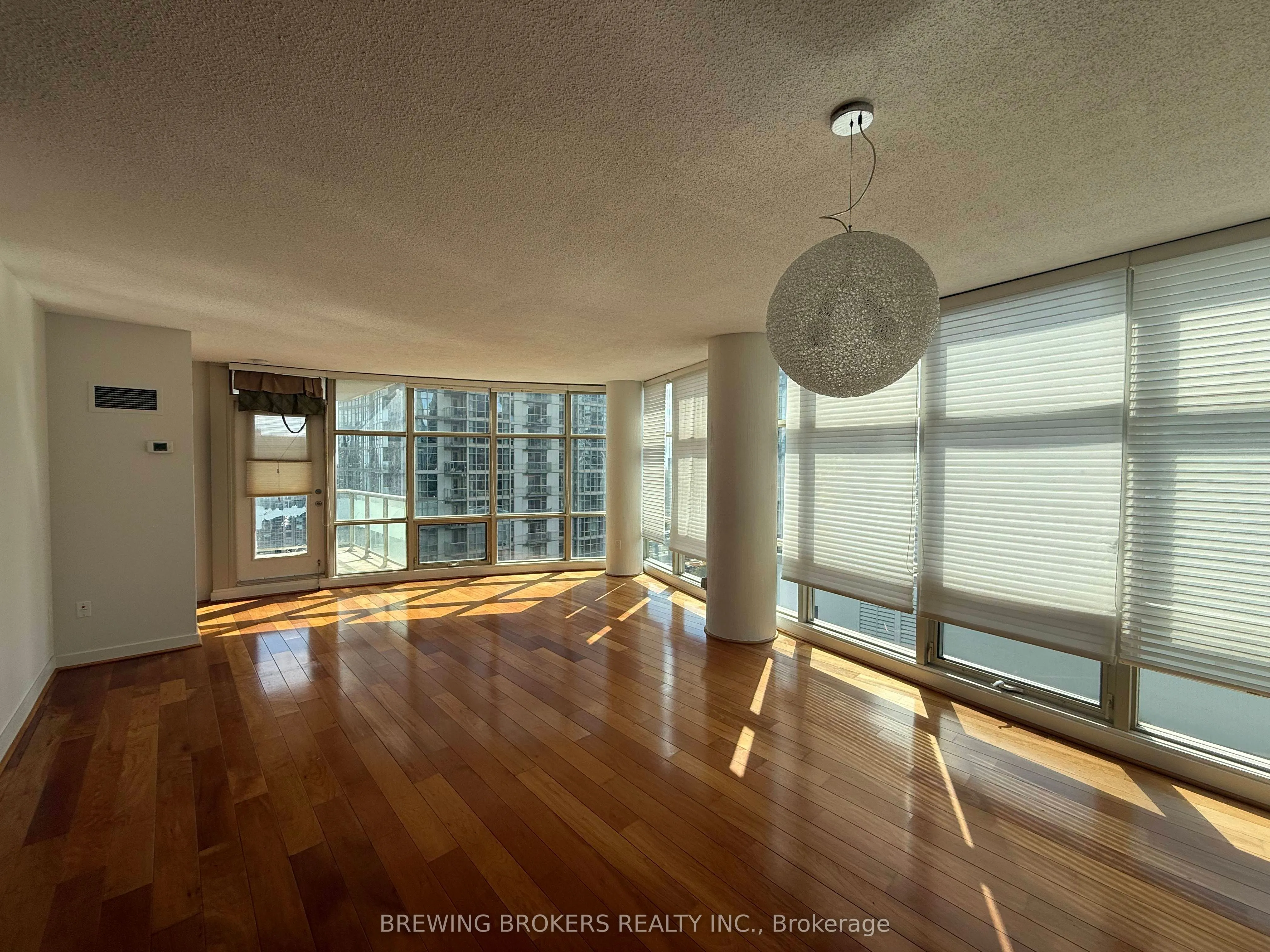 10 Navy Wharf Court, #1712
