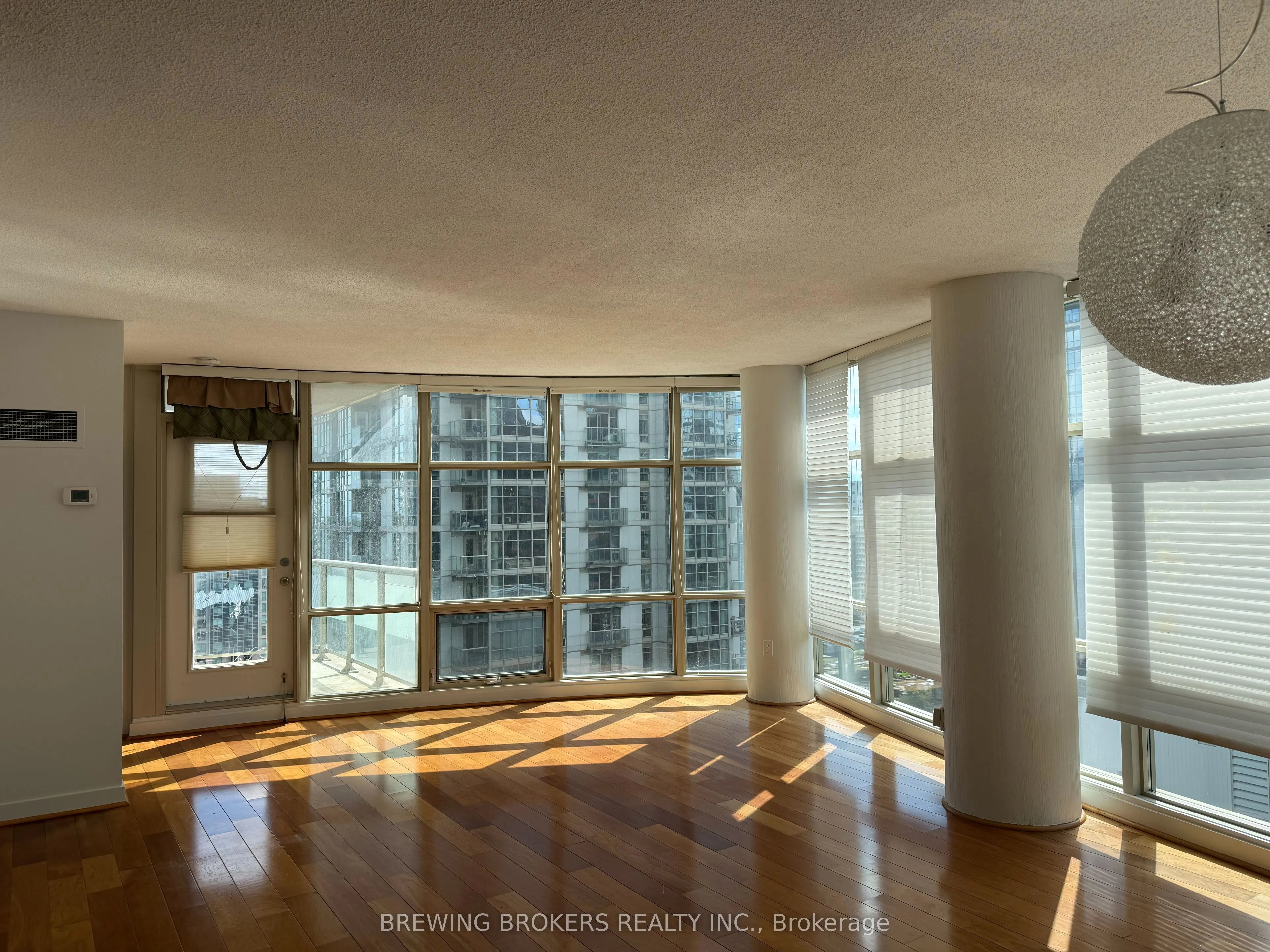 10 Navy Wharf Court, #1712