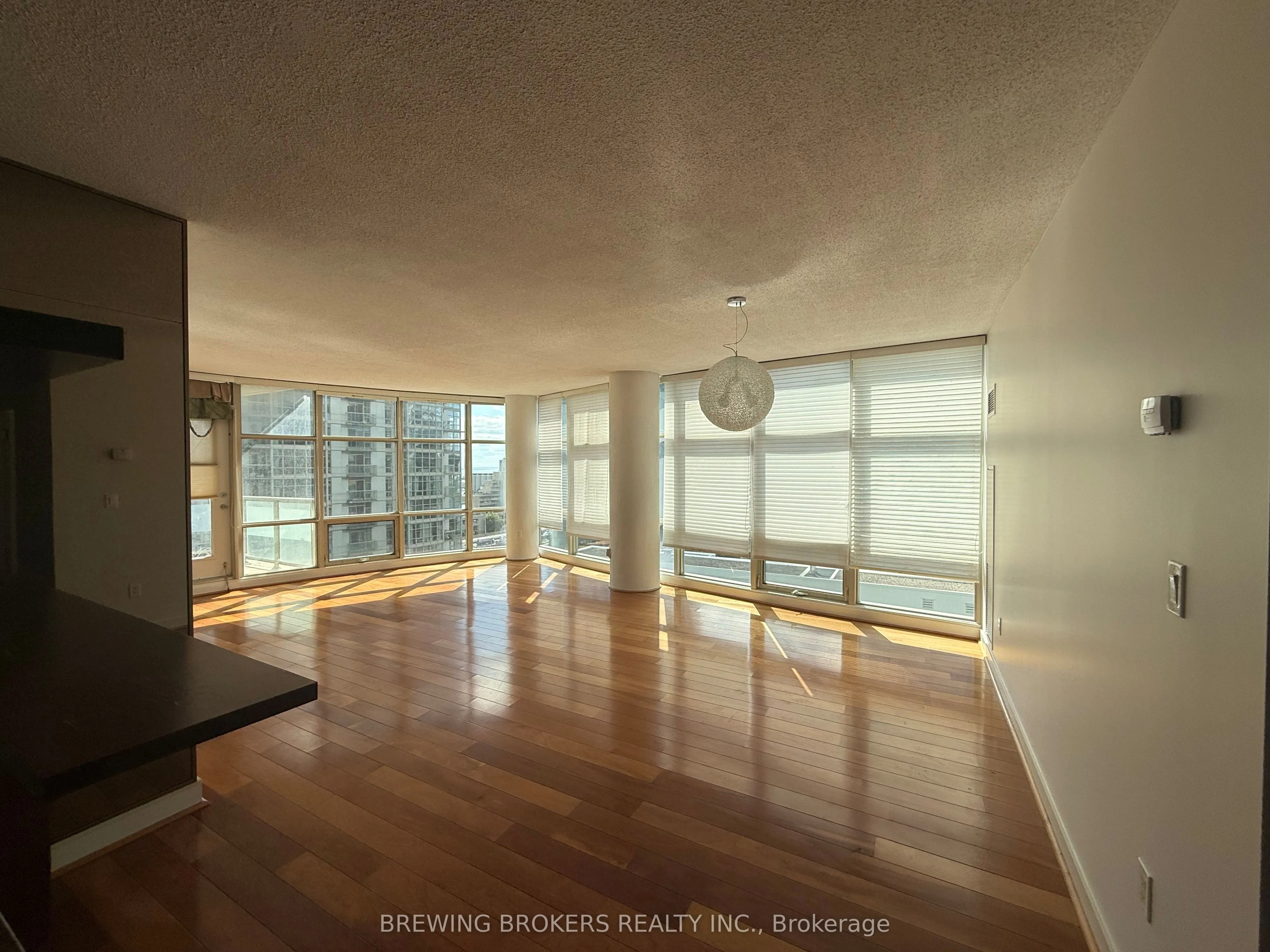 10 Navy Wharf Court, #1712