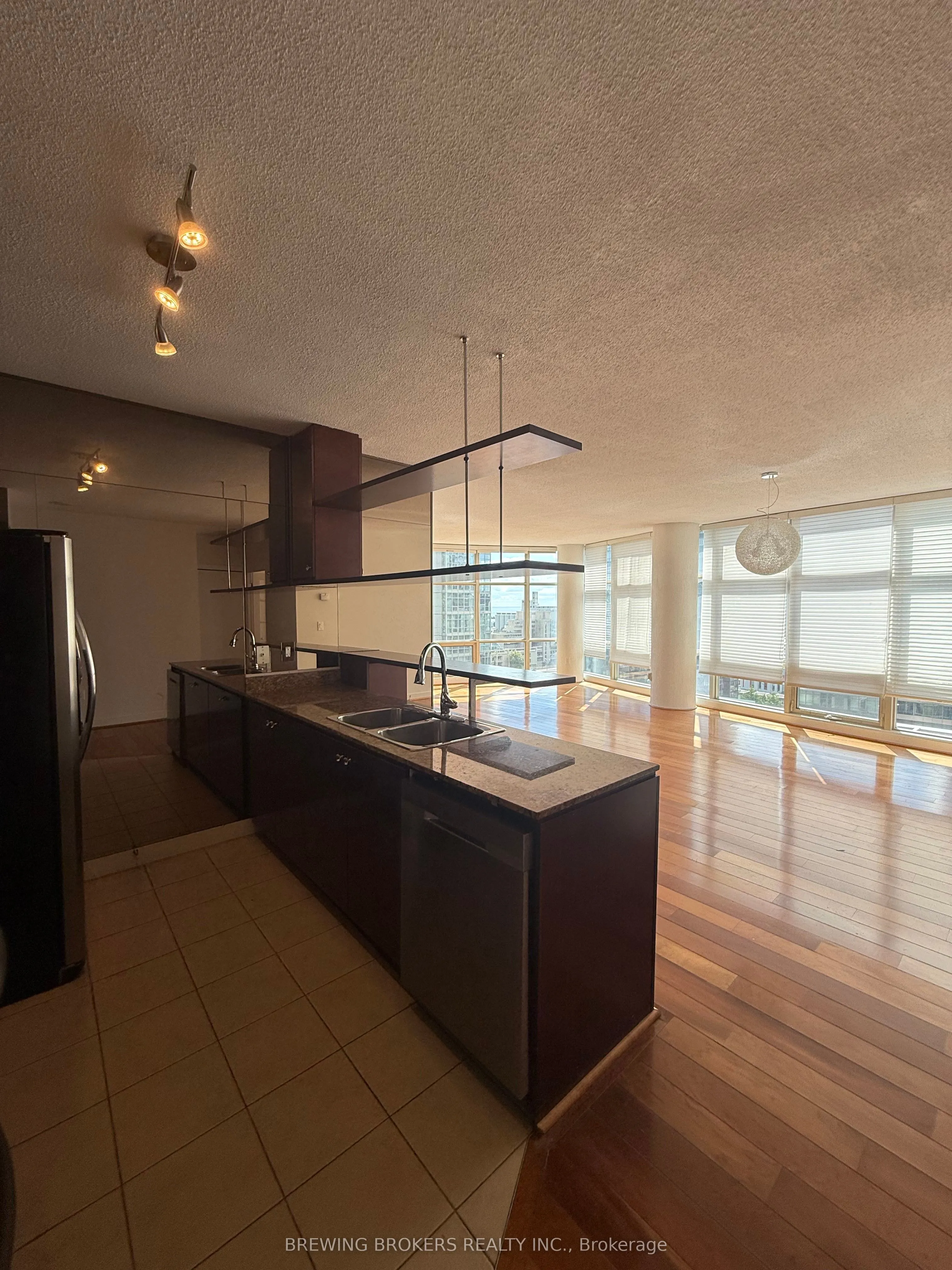 10 Navy Wharf Court, #1712