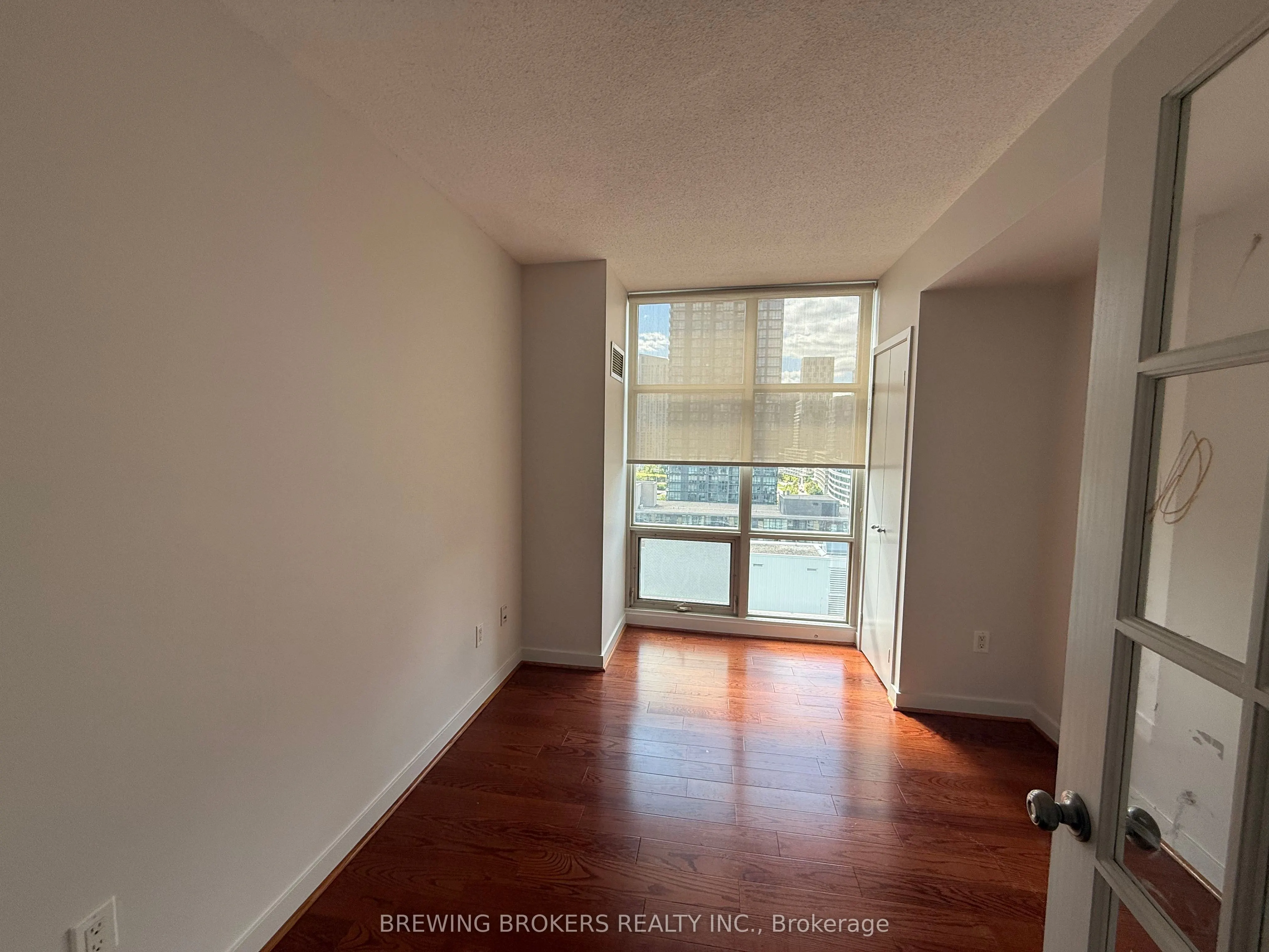 10 Navy Wharf Court, #1712
