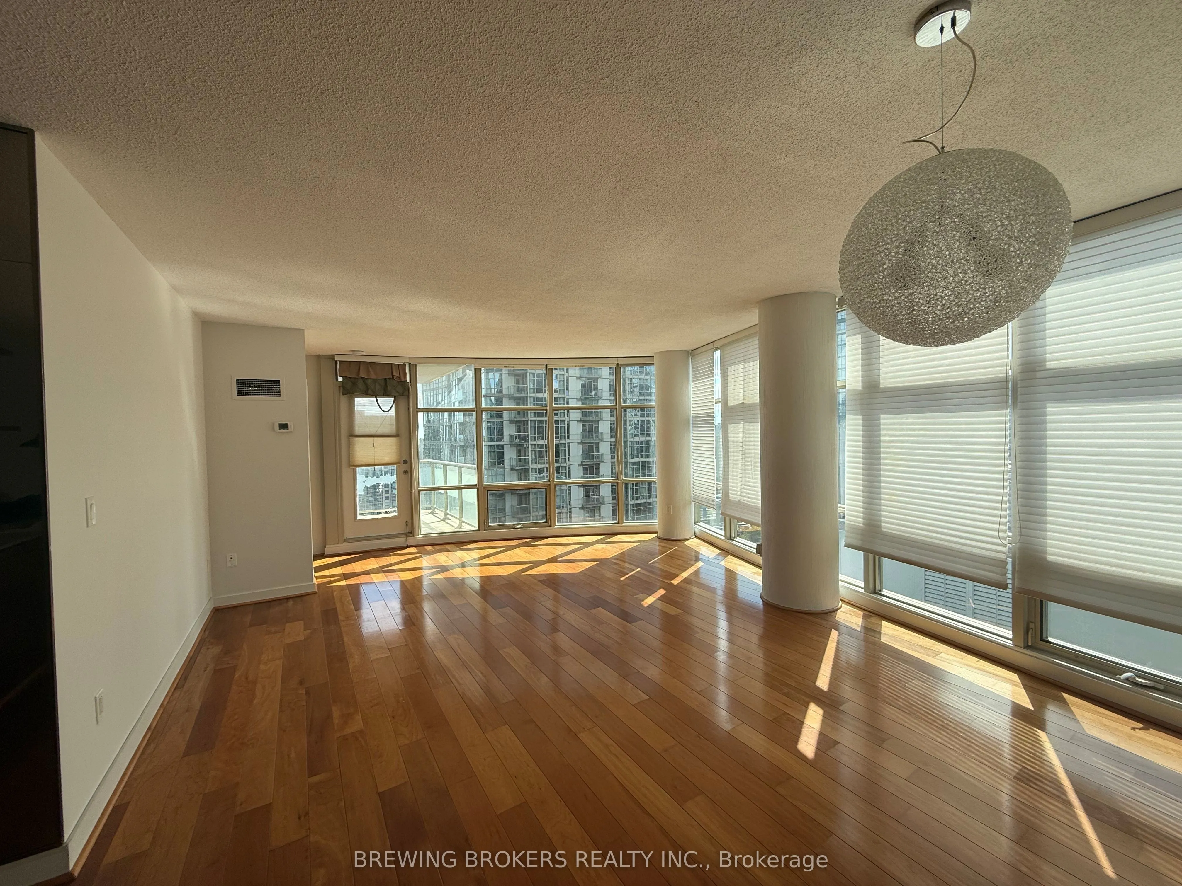 10 Navy Wharf Court, #1712