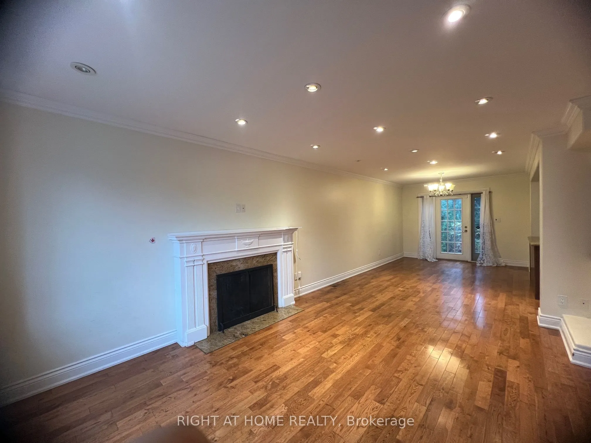 2105 Avenue Road