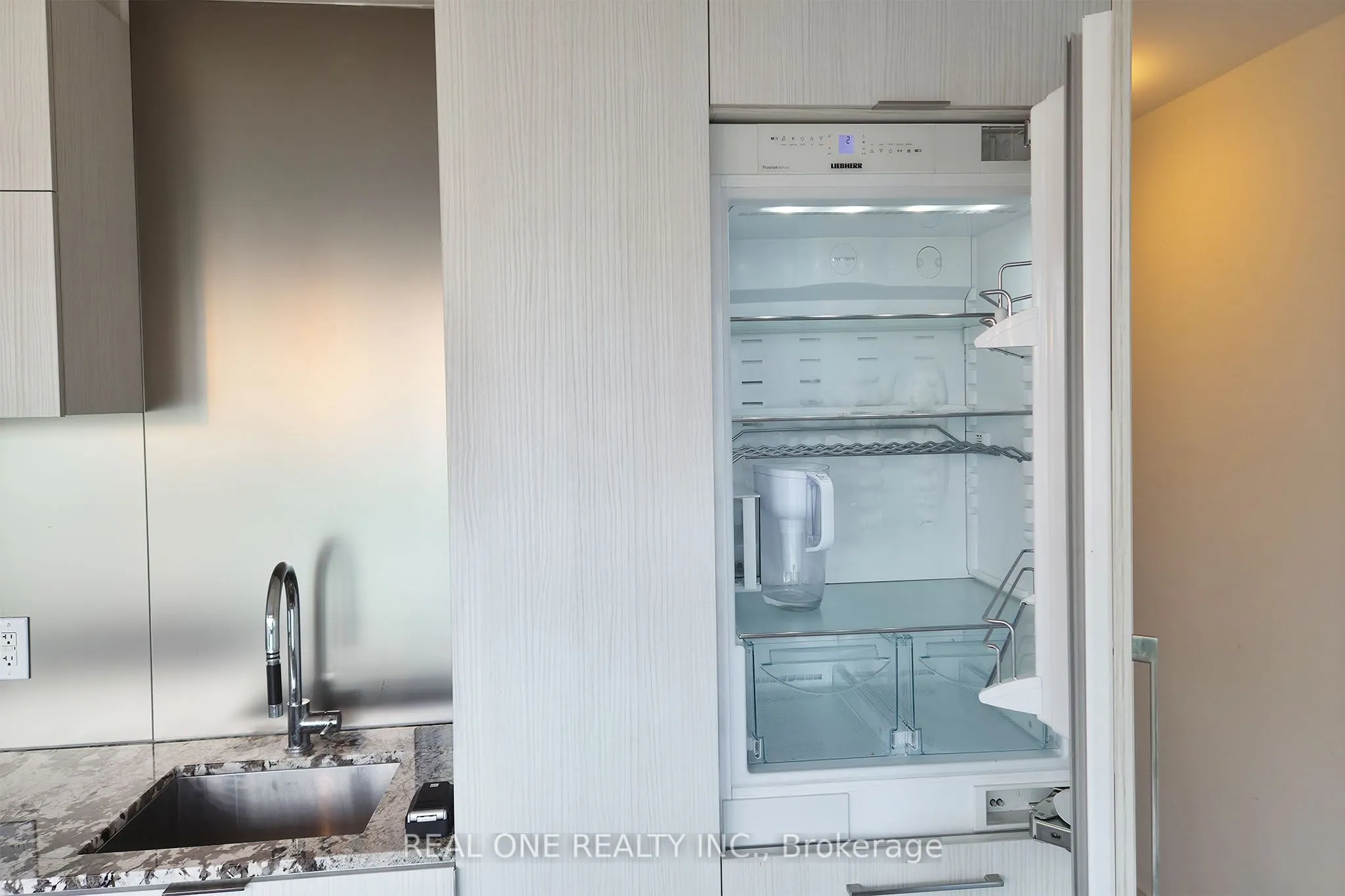 101 Charles Street E, #1801