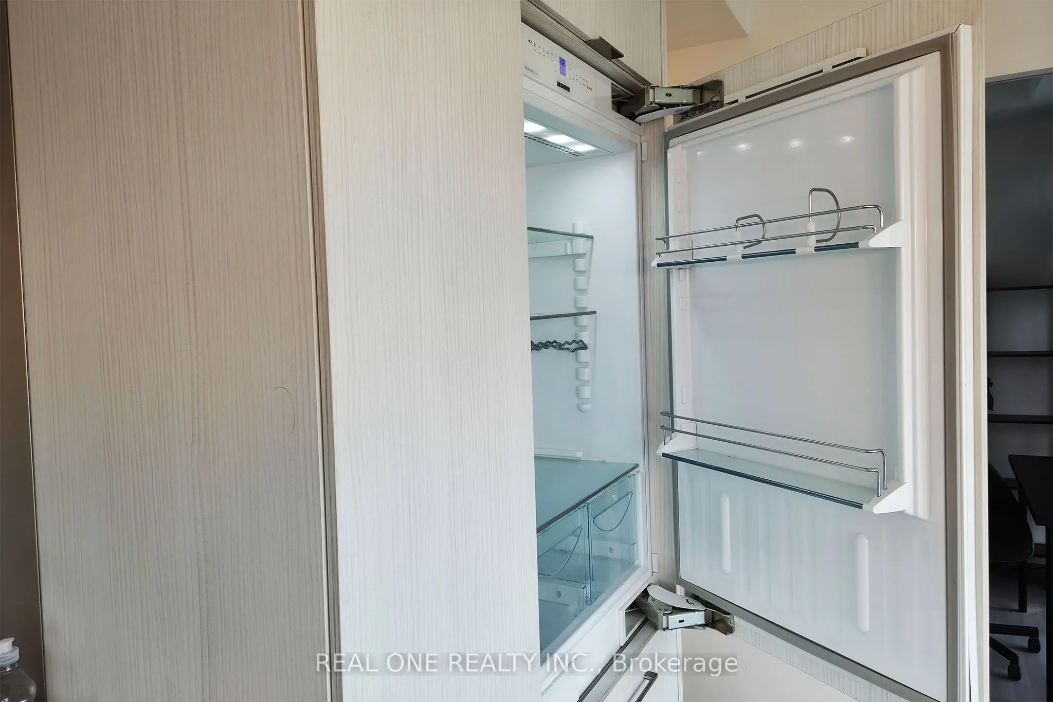 101 Charles Street E, #1801