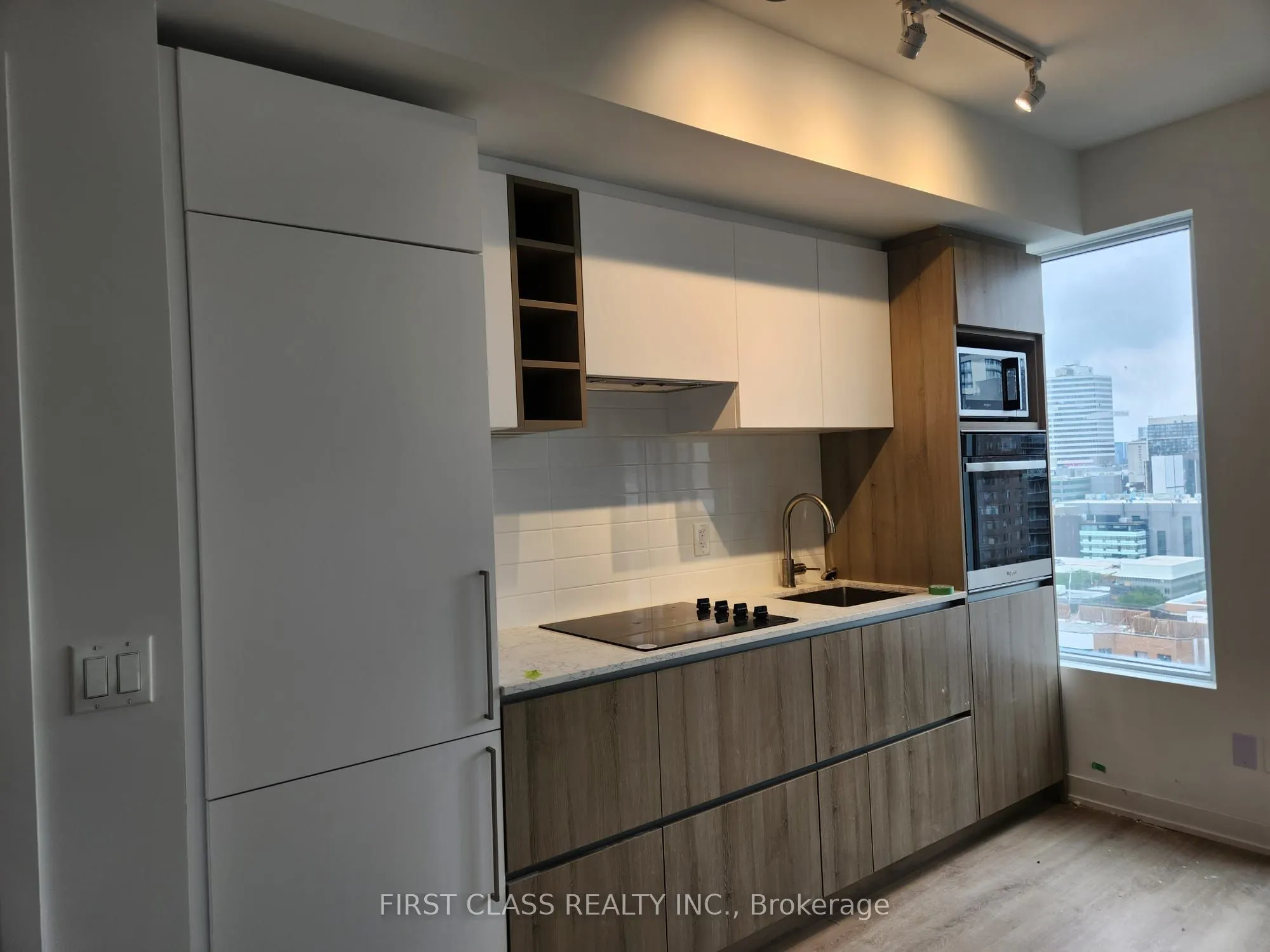 319 Jarvis Street W, #2105
