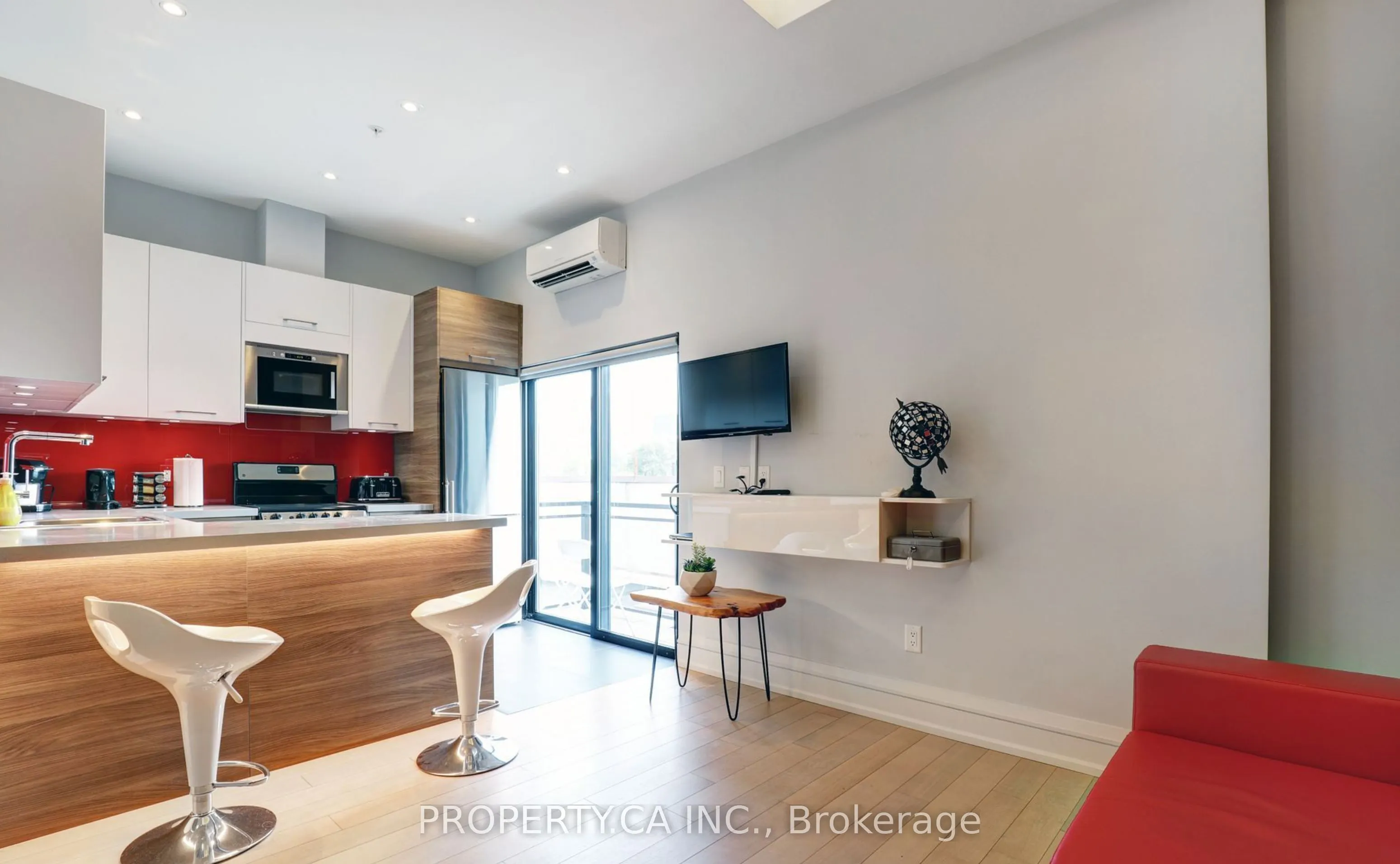301 Augusta Avenue, #303