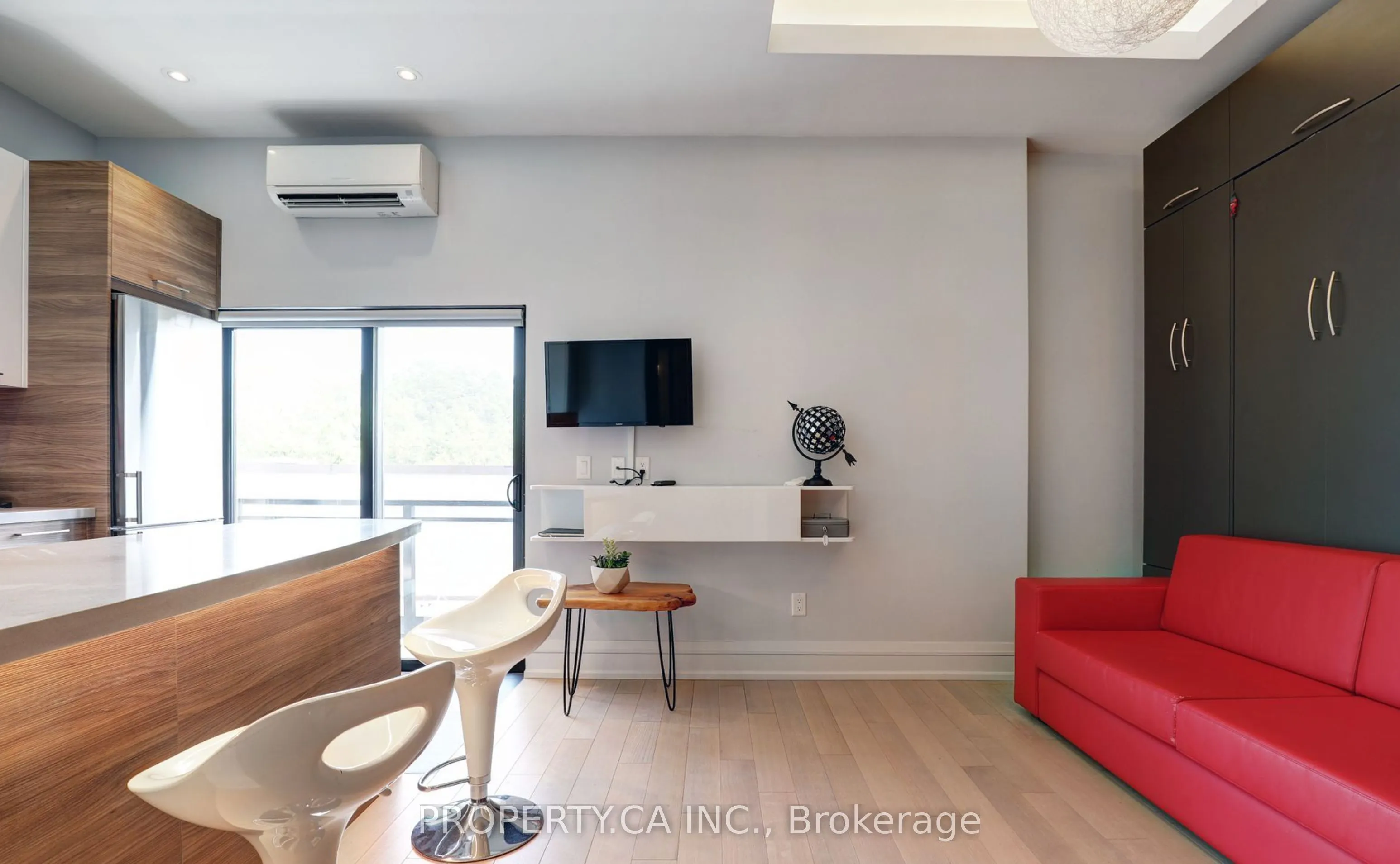 301 Augusta Avenue, #303