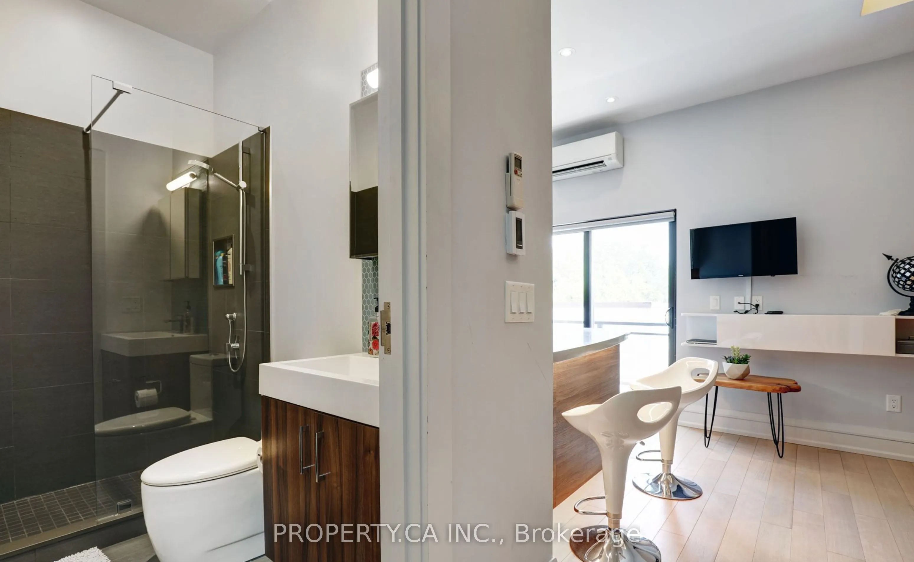 301 Augusta Avenue, #303