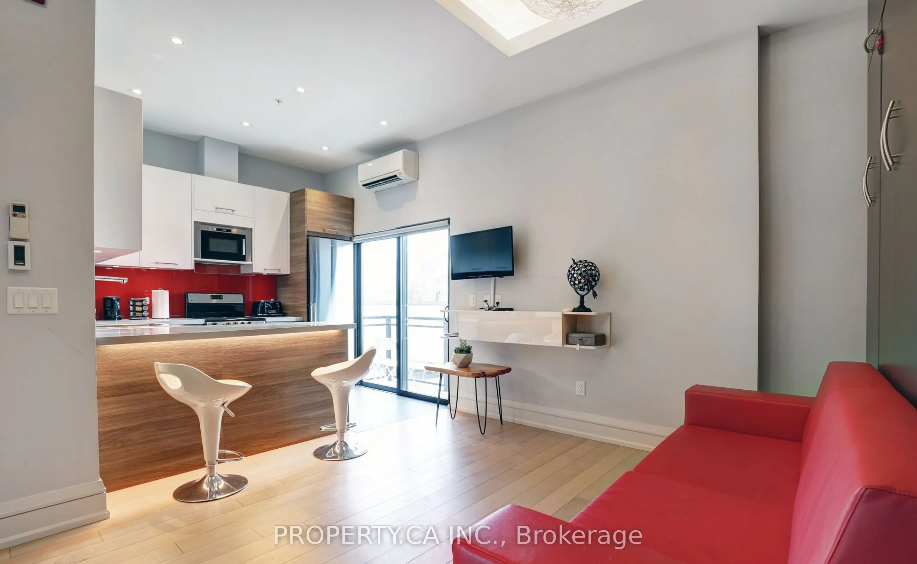 301 Augusta Avenue, #303