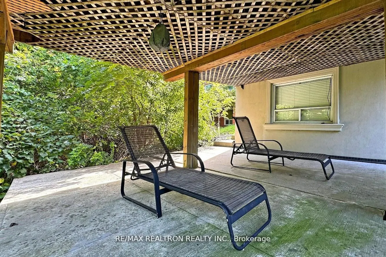 25 Cedar Springs Grove