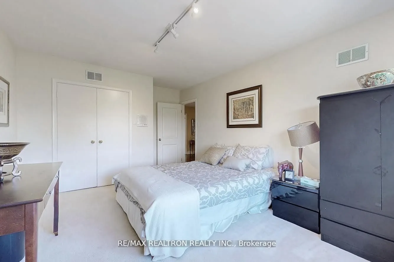 25 Cedar Springs Grove