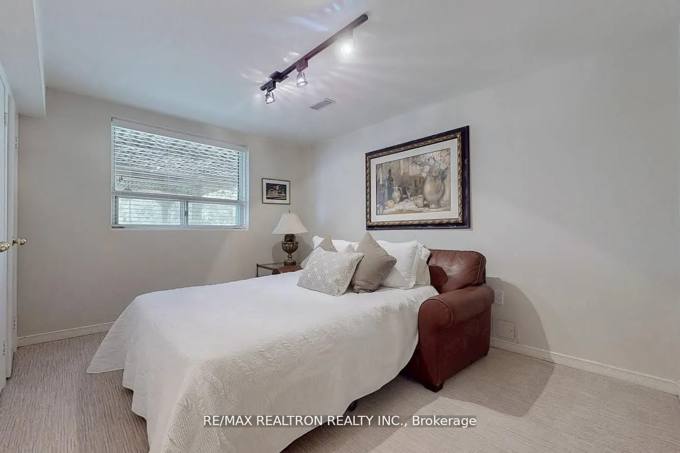 25 Cedar Springs Grove