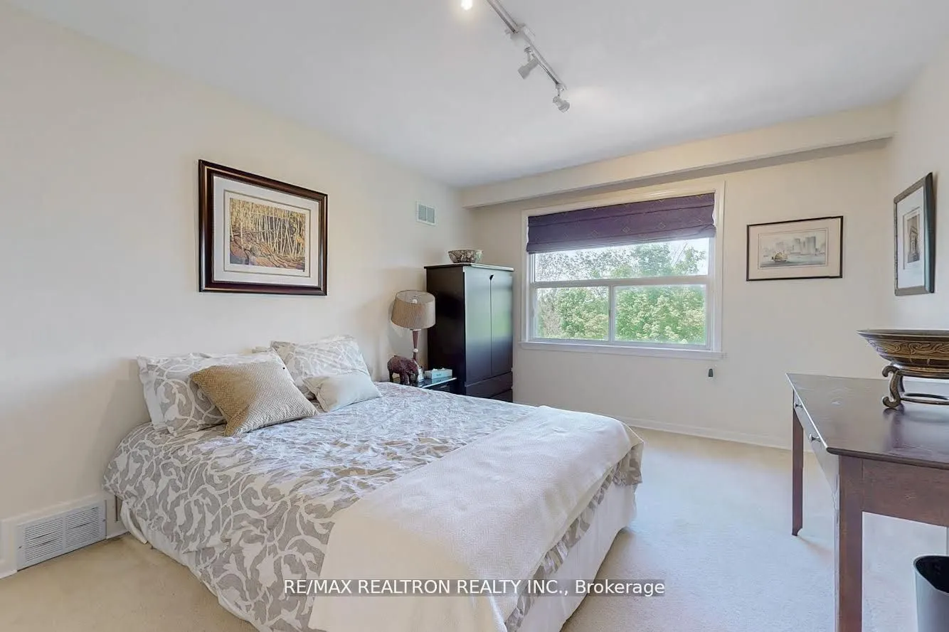 25 Cedar Springs Grove