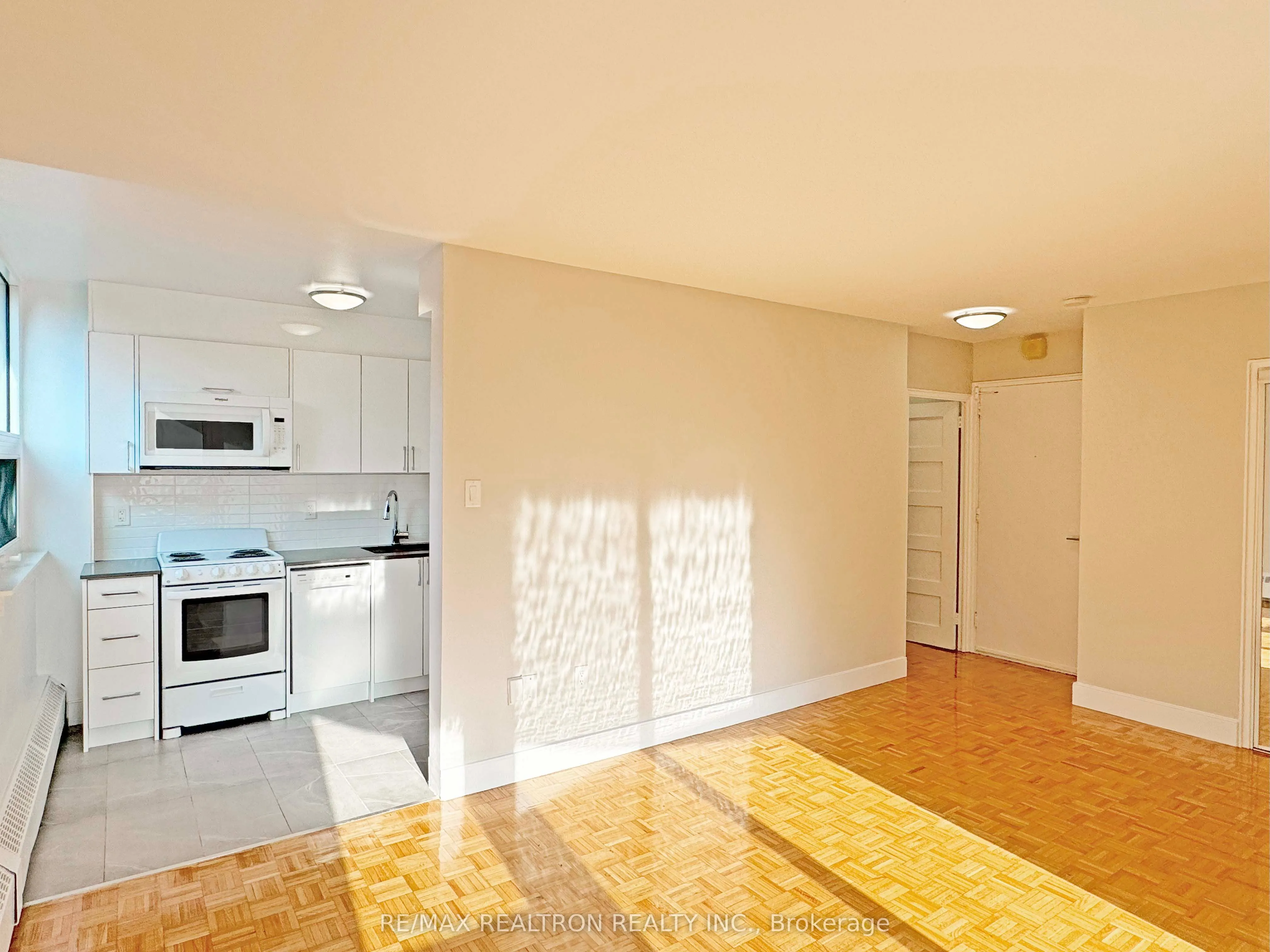 485 Huron Street, #204