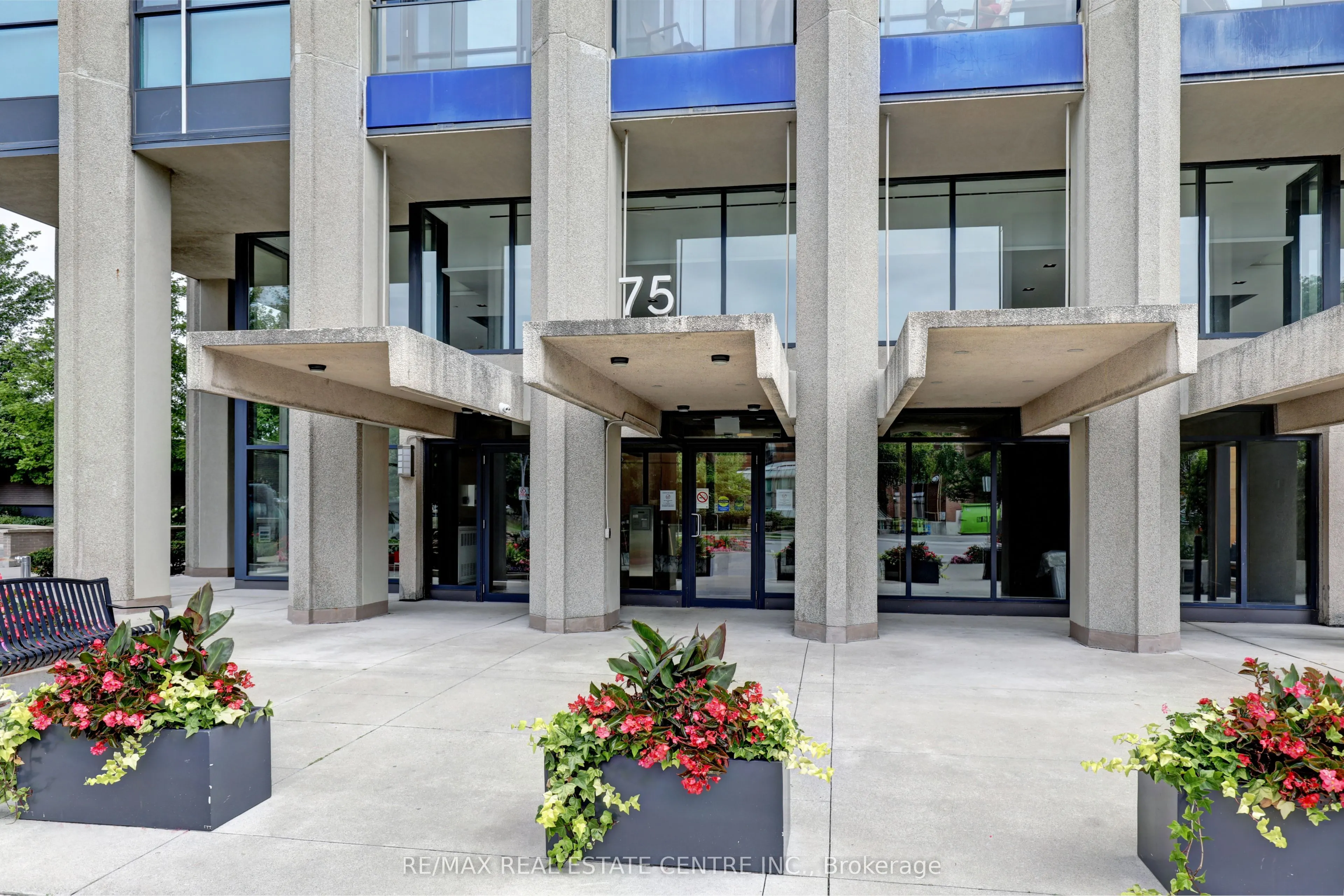 75 The Donway W, #513