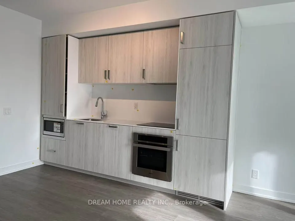 88 Queen Street E, #05