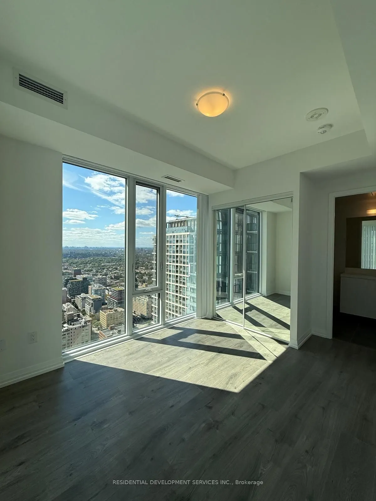 28 Widmer Street, #4823