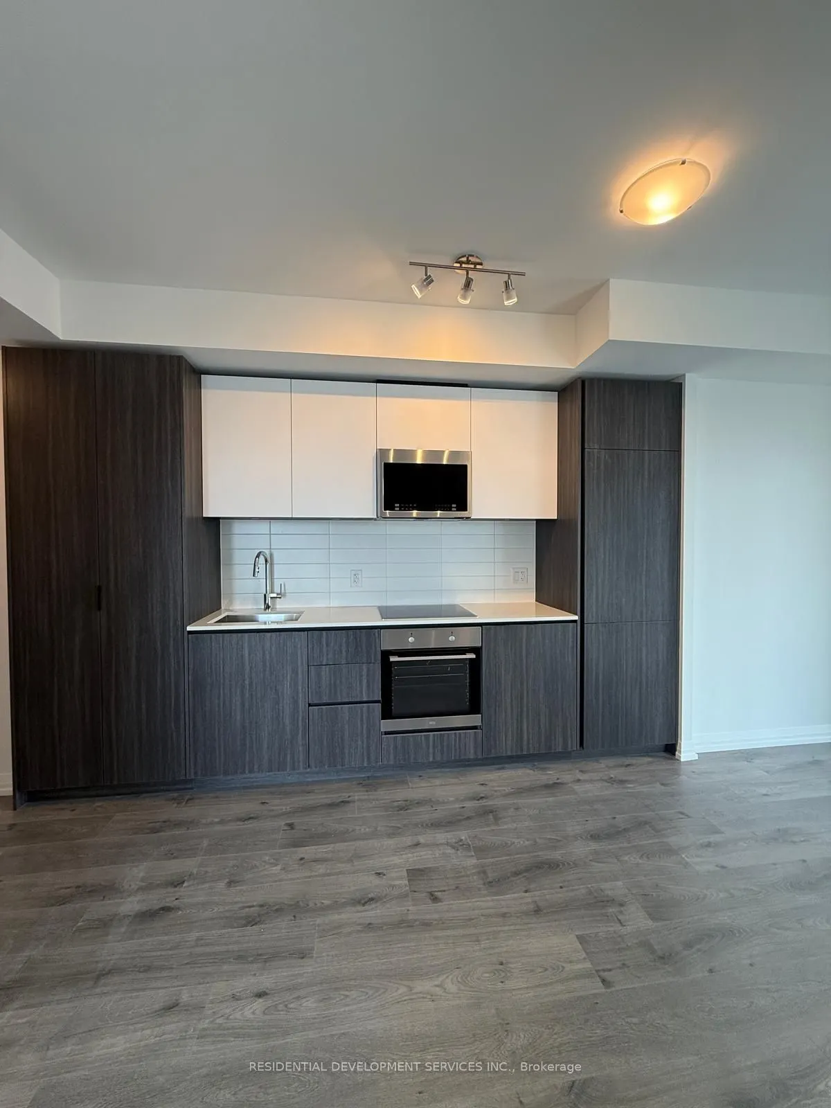 28 Widmer Street, #4823