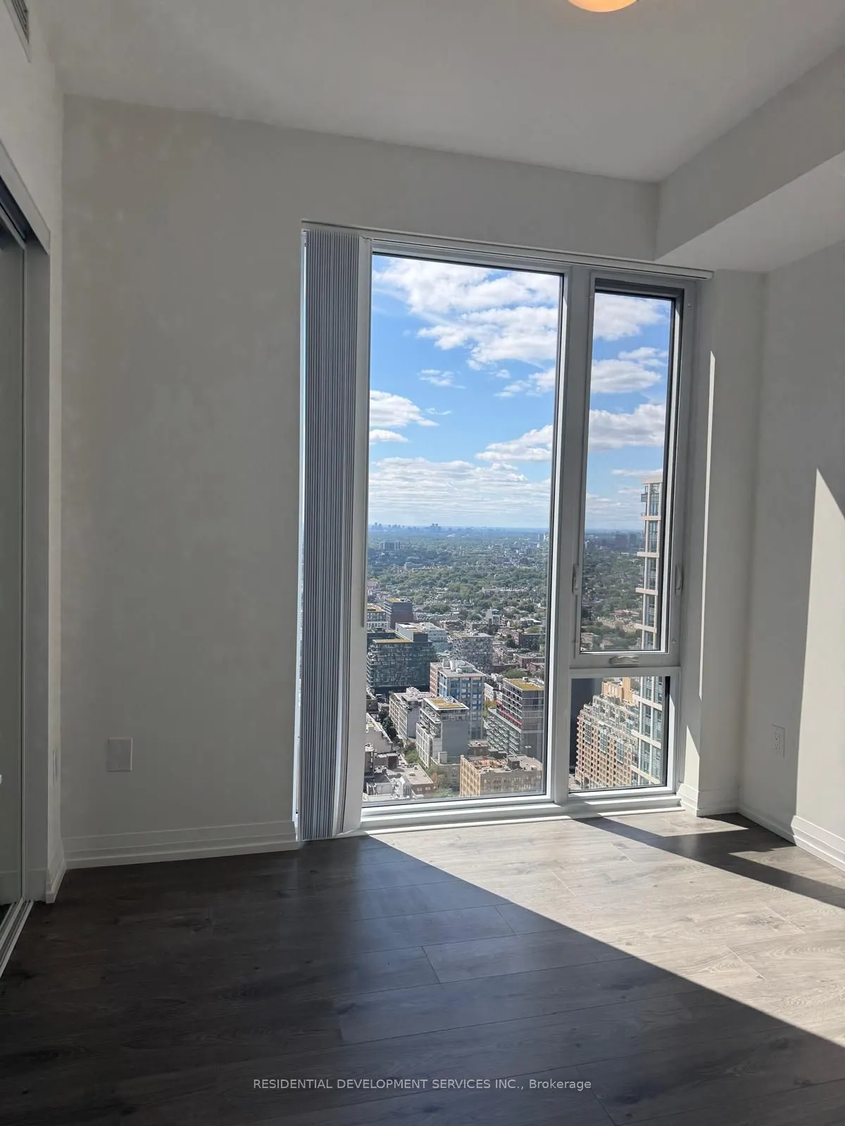 28 Widmer Street, #4823