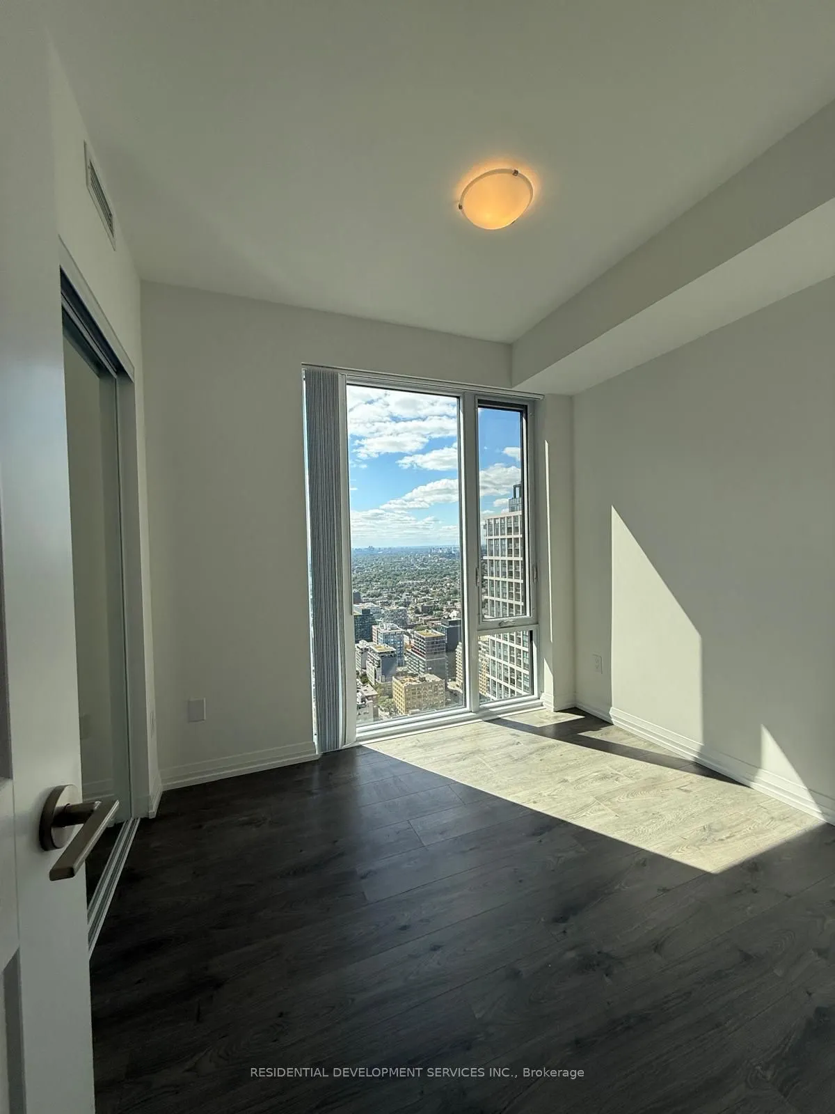 28 Widmer Street, #4823