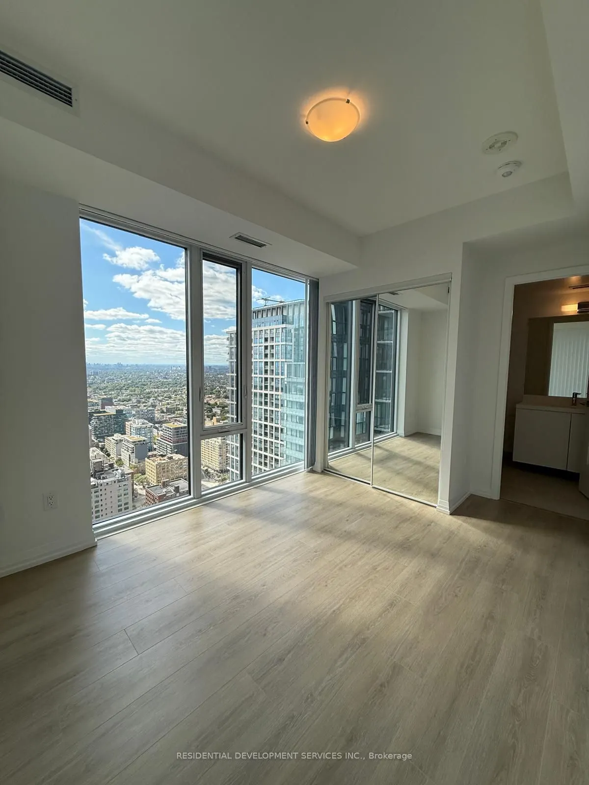 28 Widmer Street, #4623