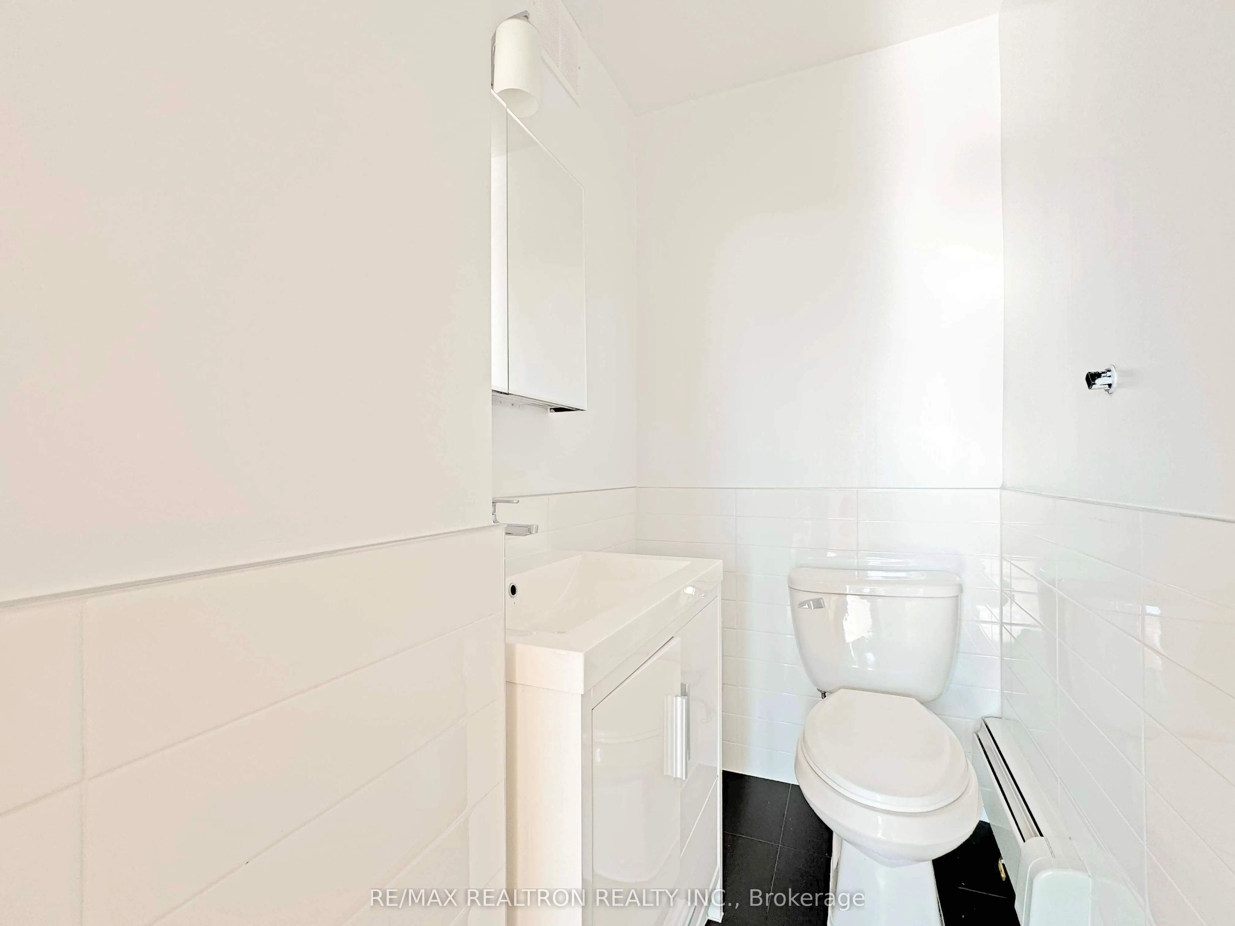 666 Spadina Avenue, #711