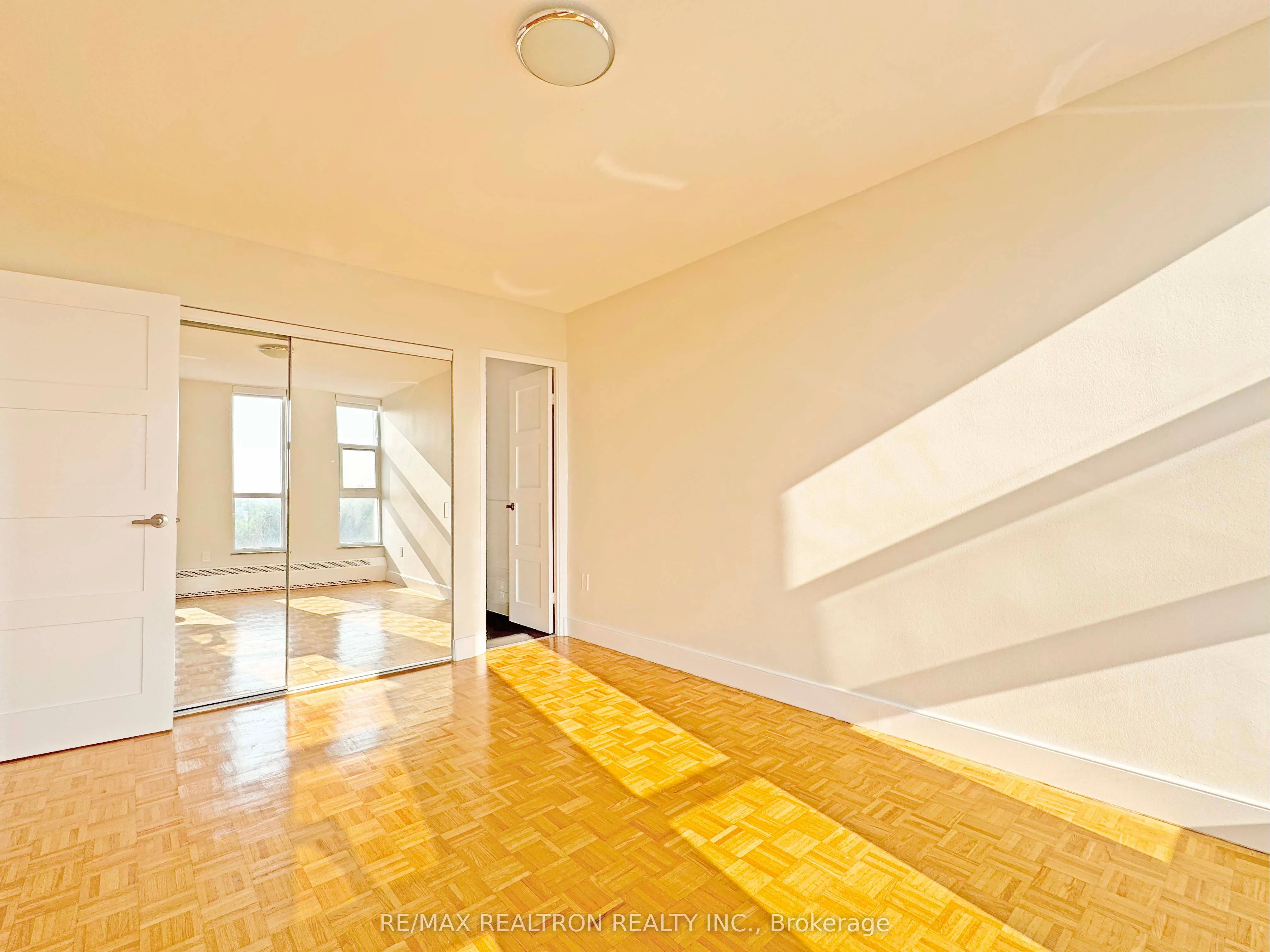 666 Spadina Avenue, #711
