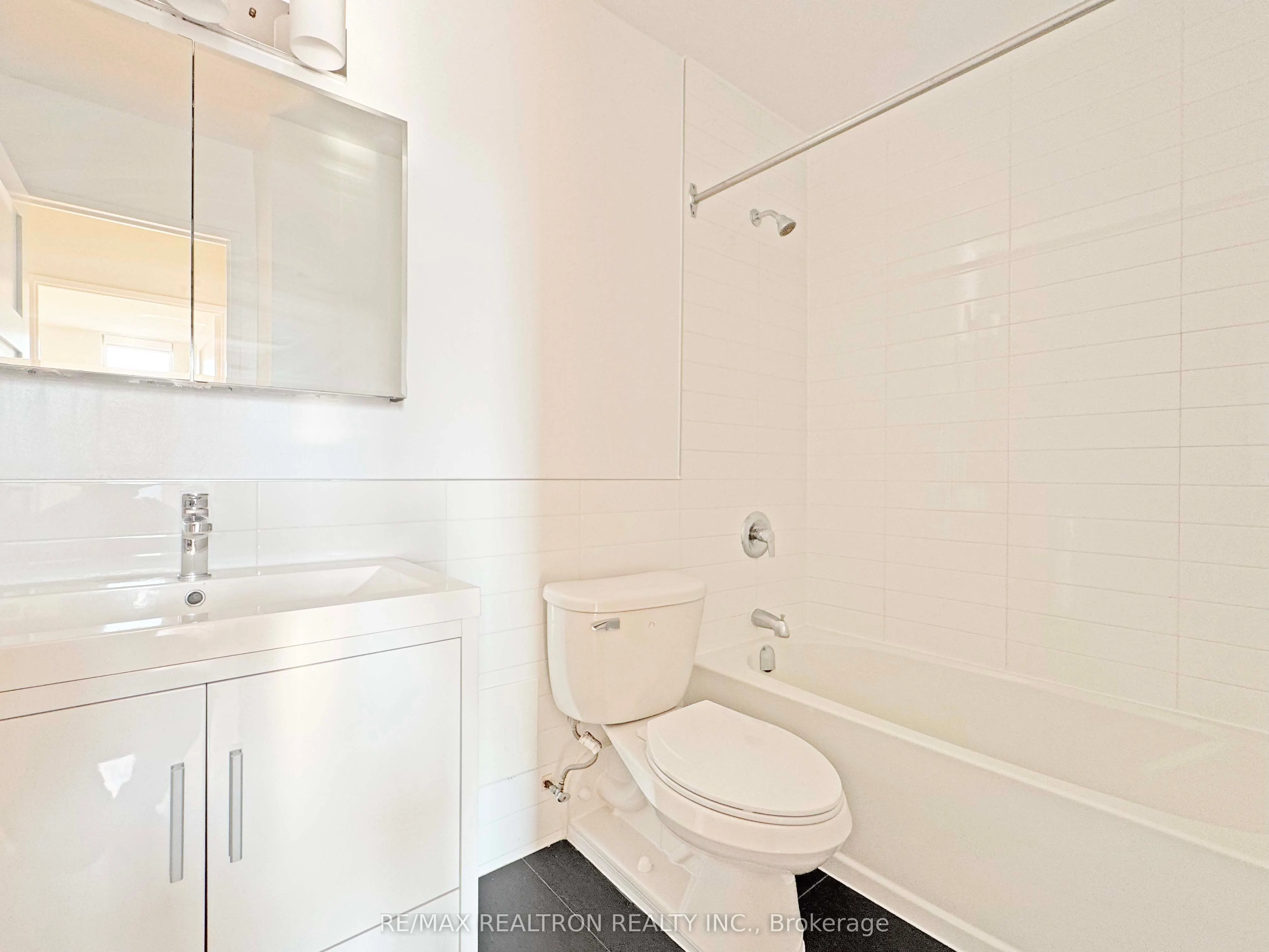 666 Spadina Avenue, #711