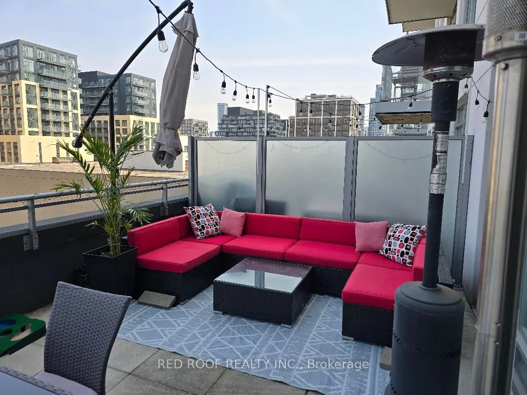 525 Adelaide Street W, #909