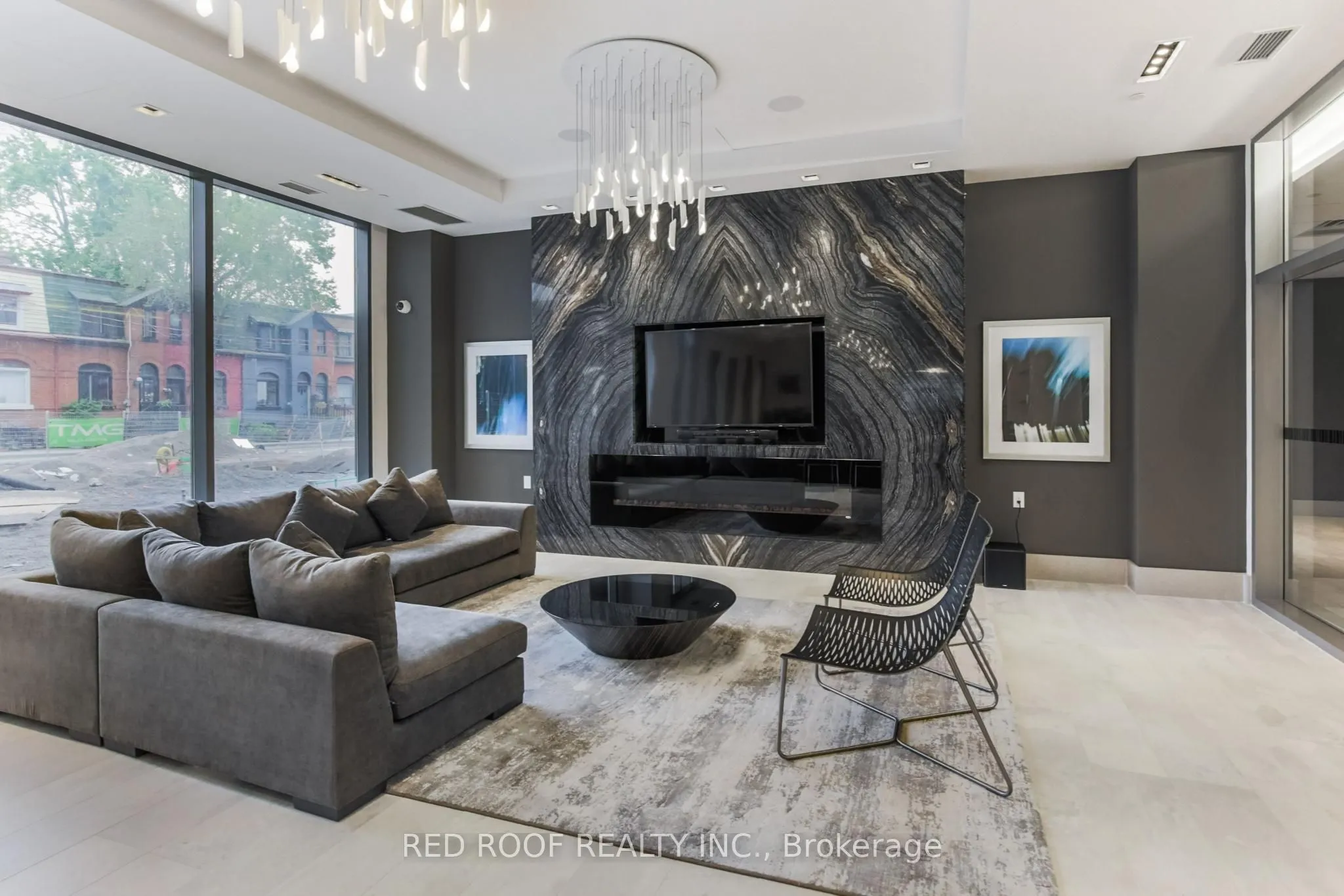525 Adelaide Street W, #909