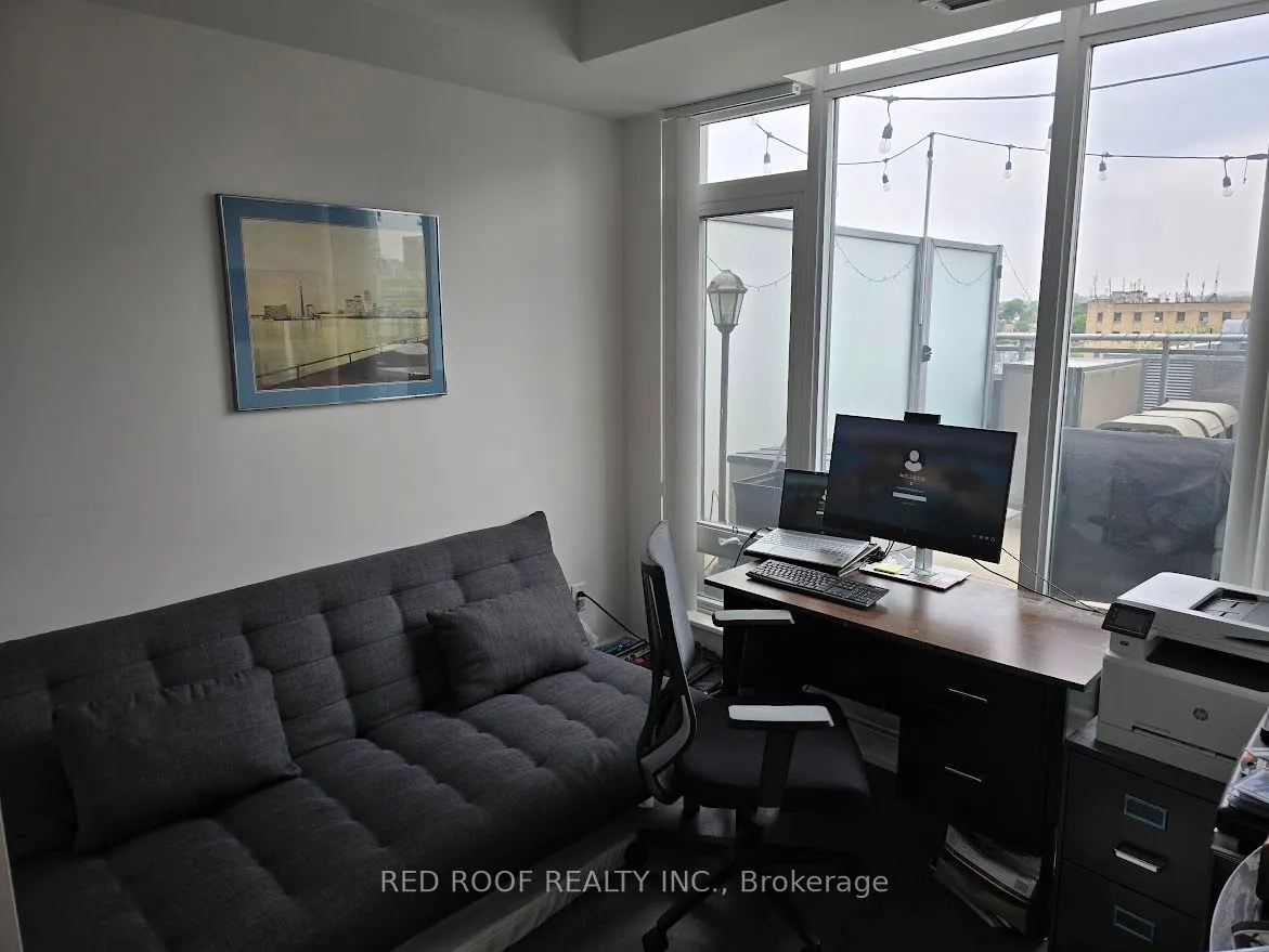 525 Adelaide Street W, #909
