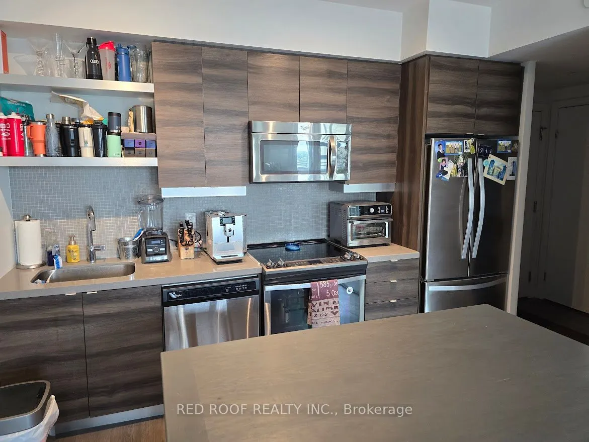 525 Adelaide Street W, #909