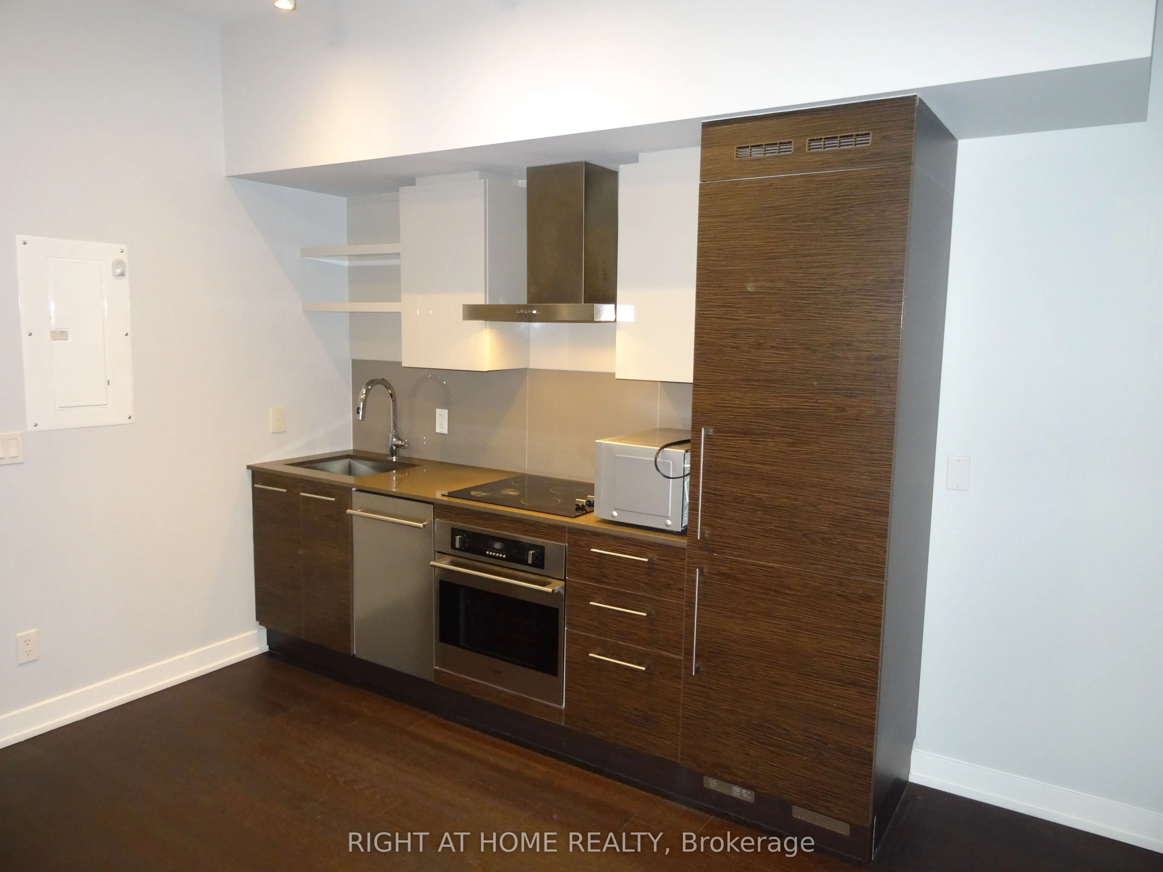 1030 King Street W, #453