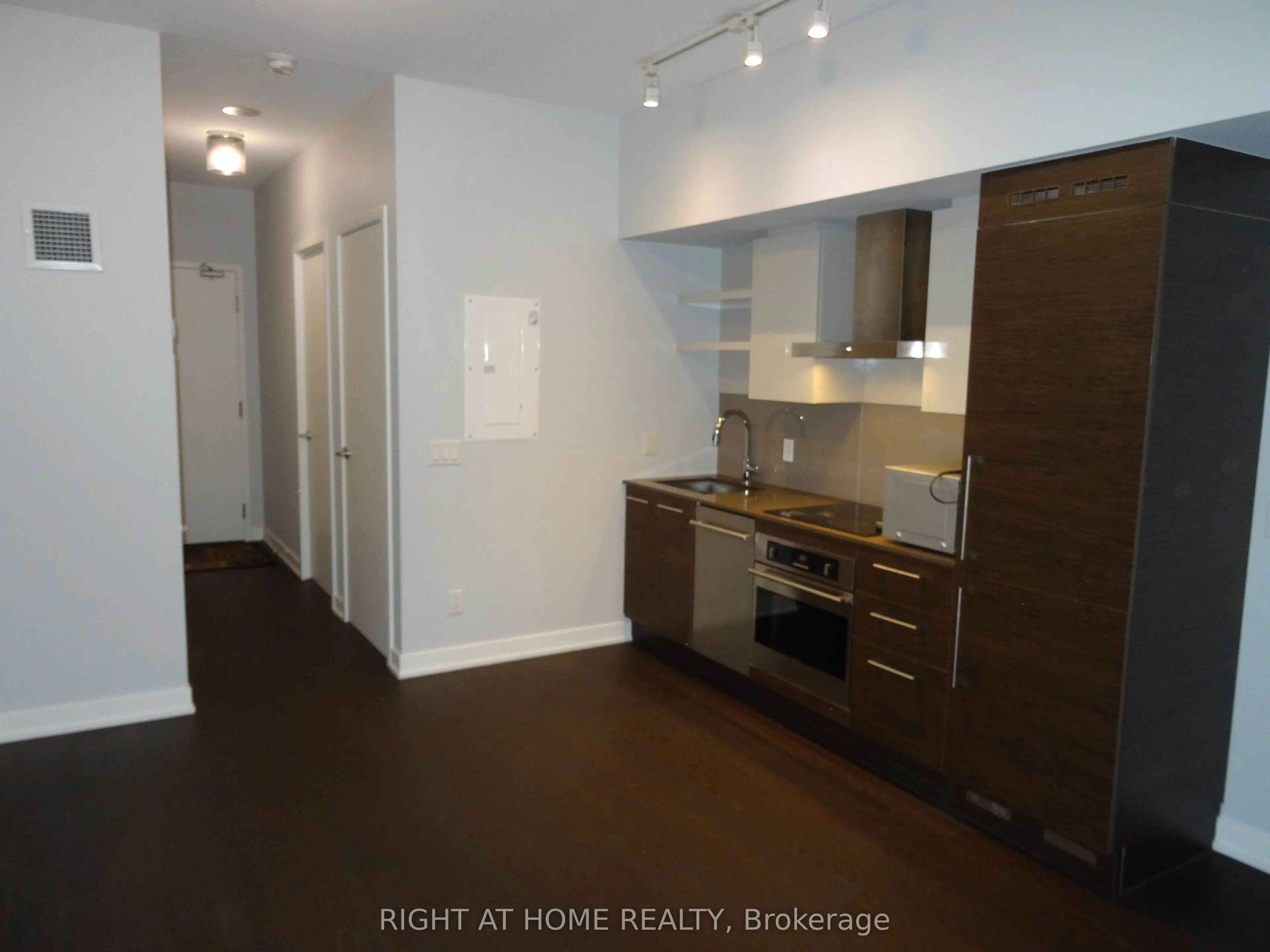 1030 King Street W, #453