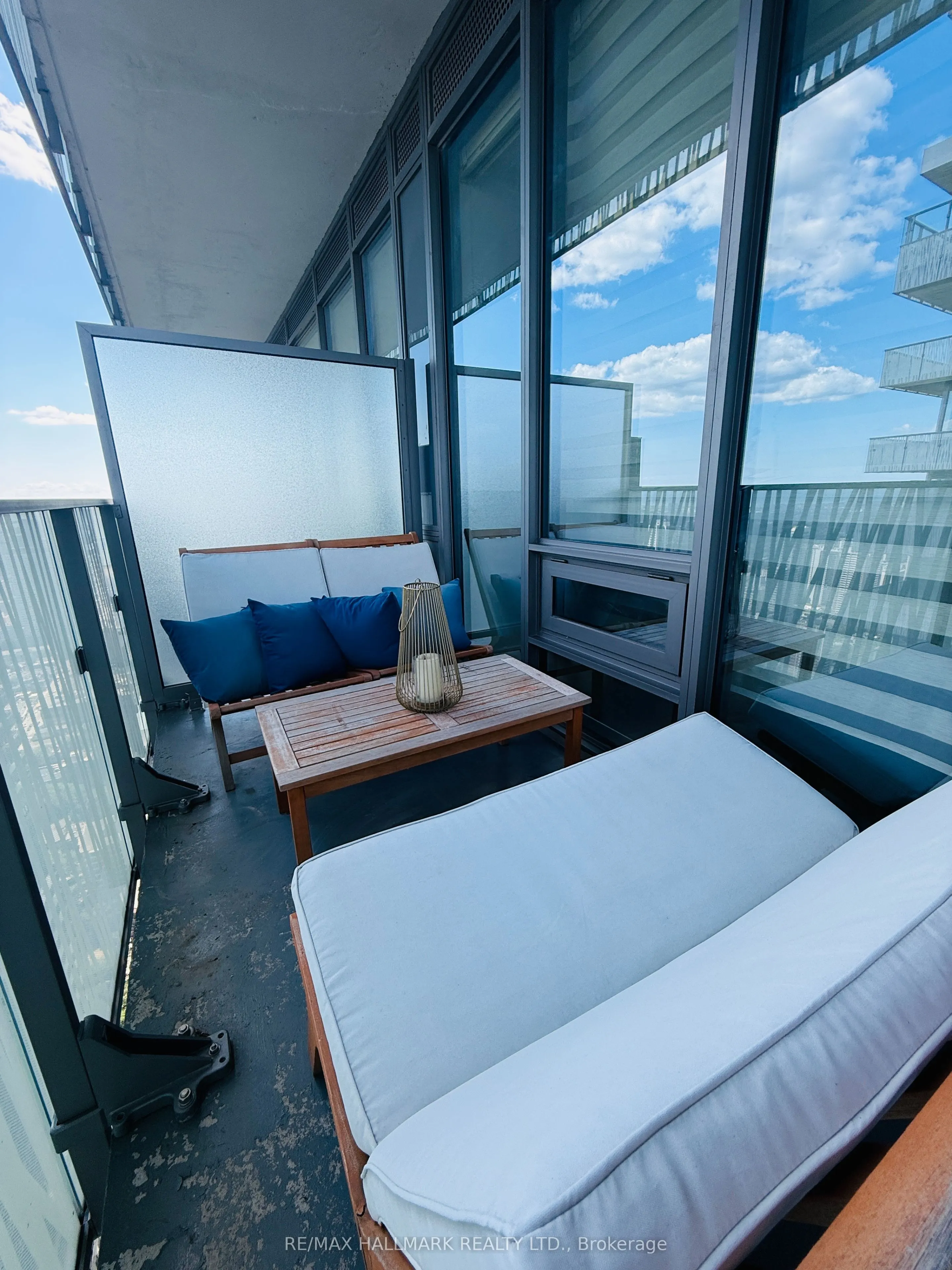 42 Charles Street E, #5301