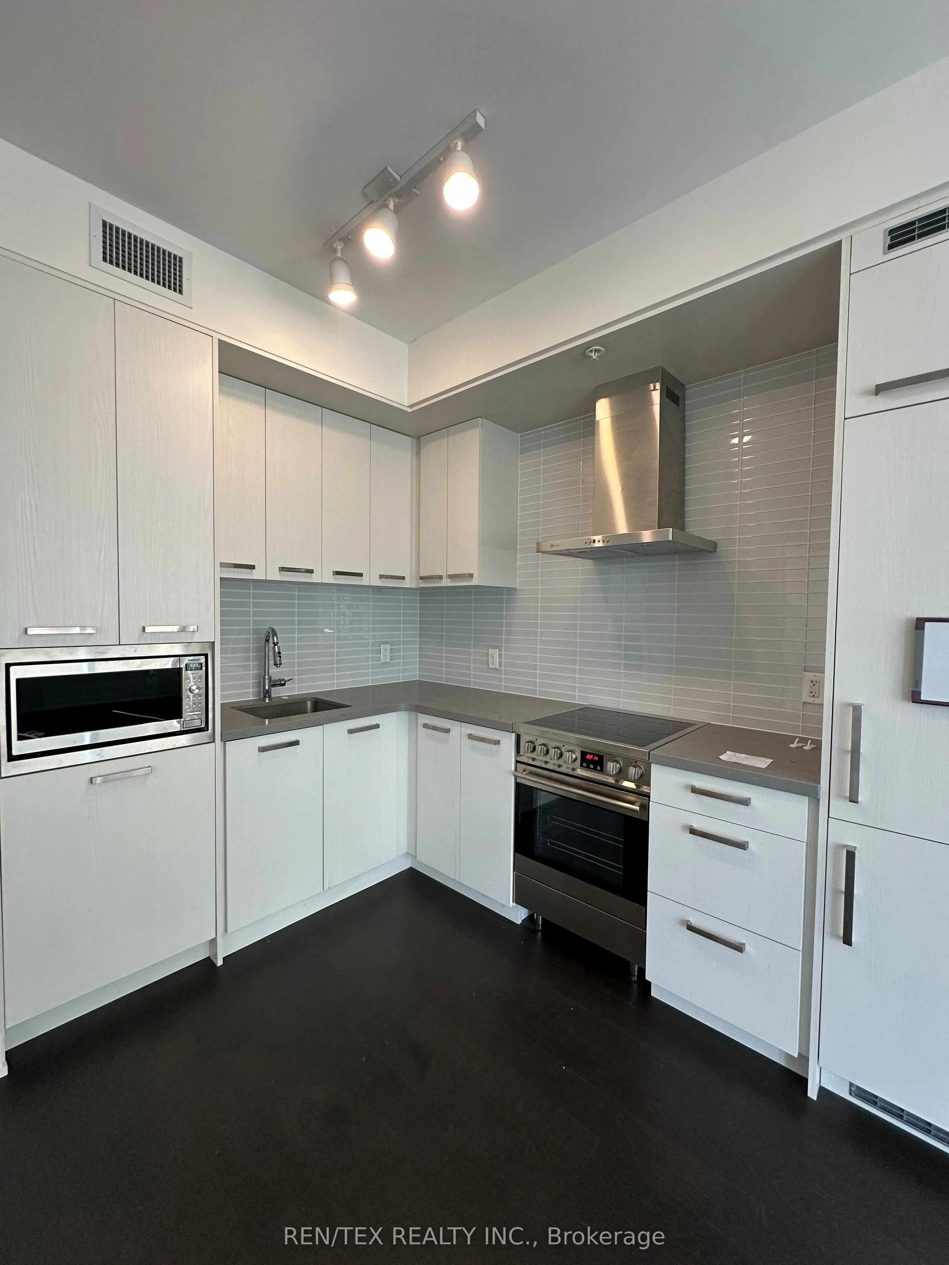 120 Bayview Avenue, #S307