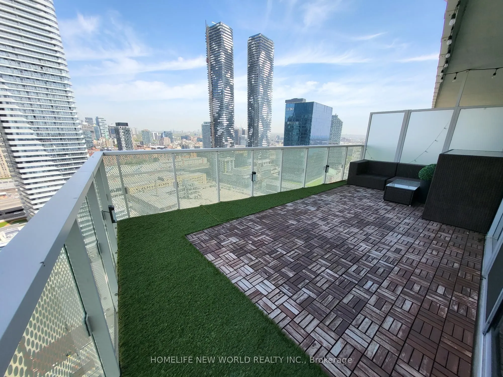 15 Queens Quay E, #2707