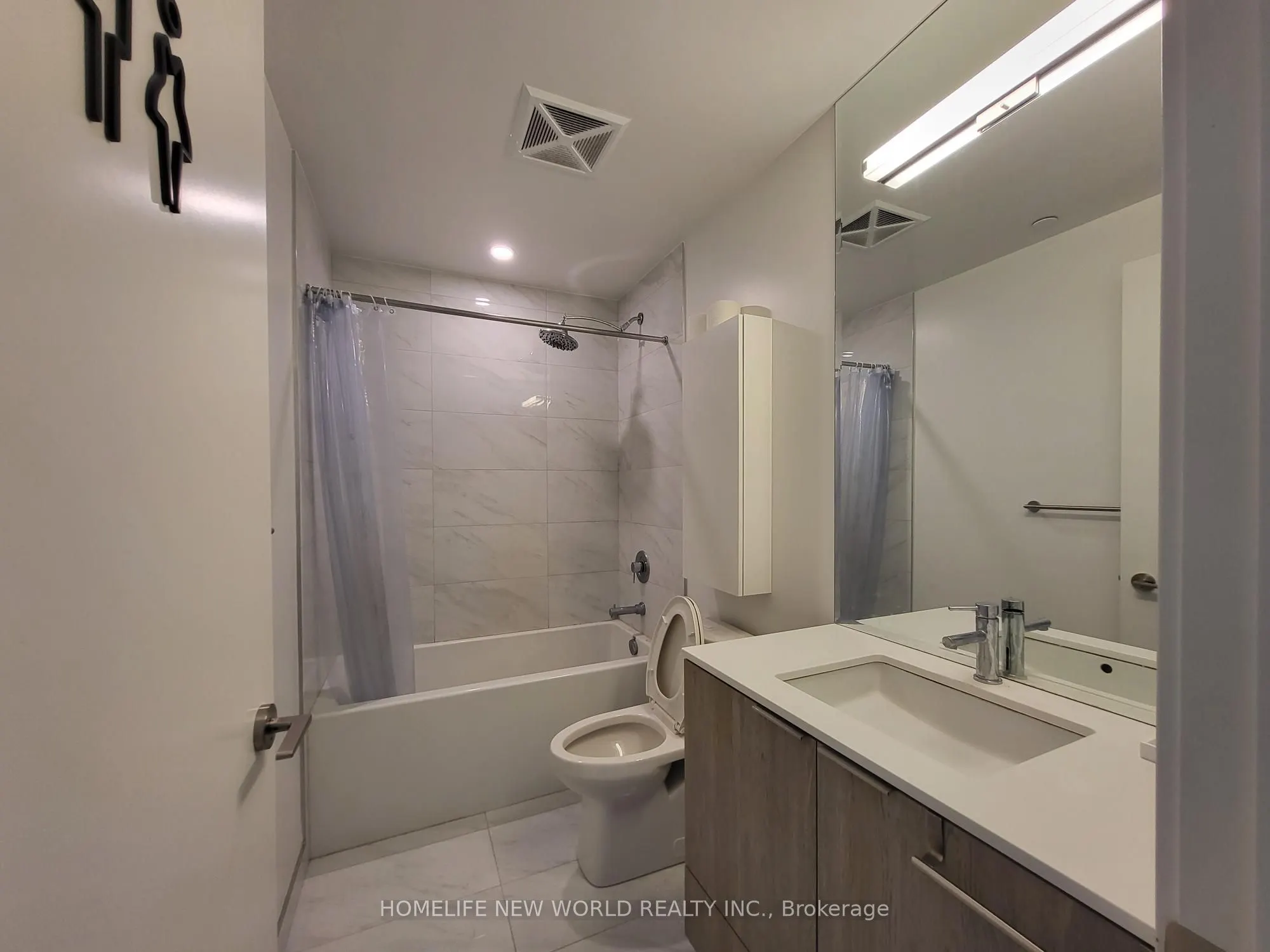 15 Queens Quay E, #2707
