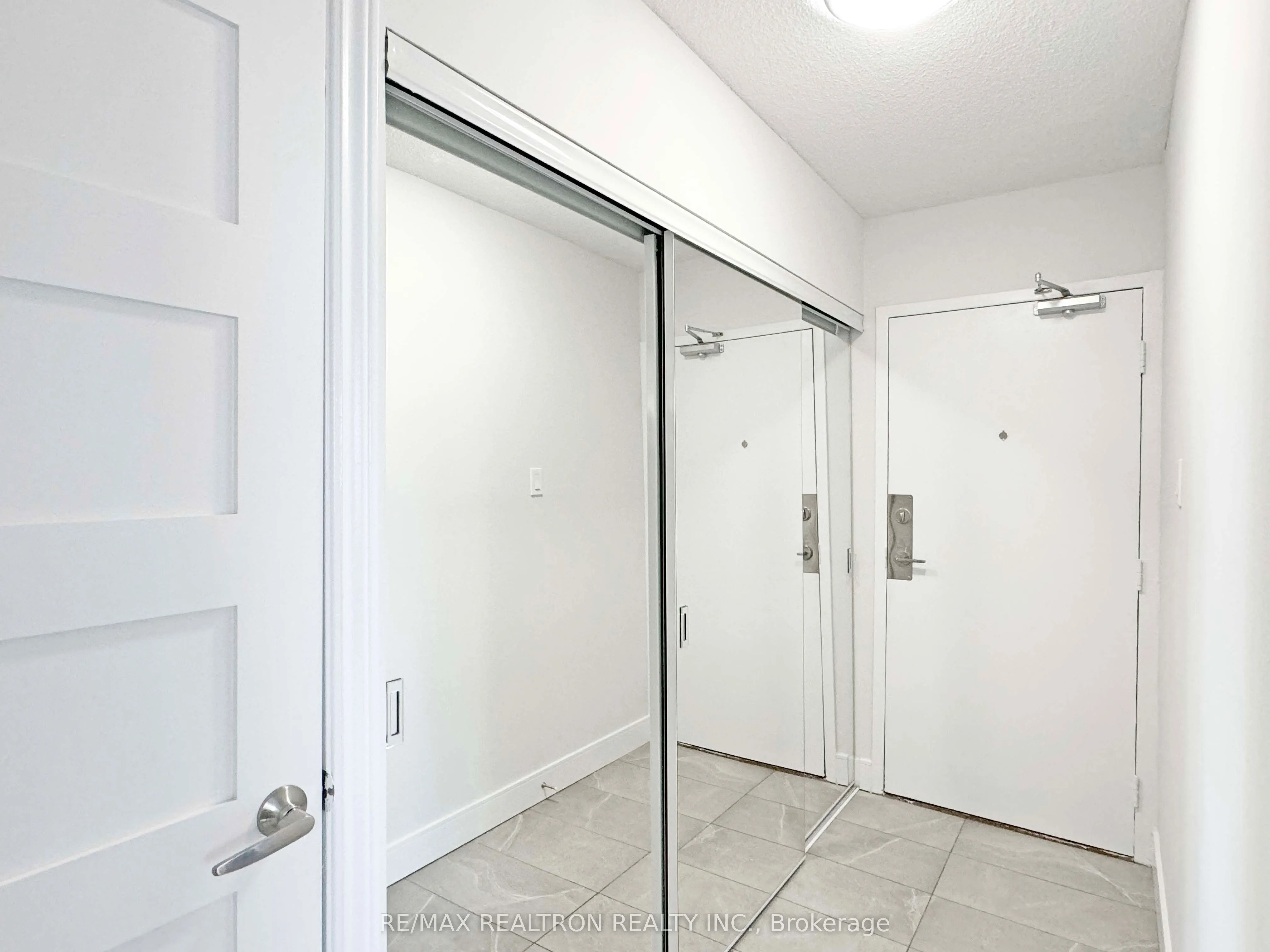 33 Isabella Street, #514