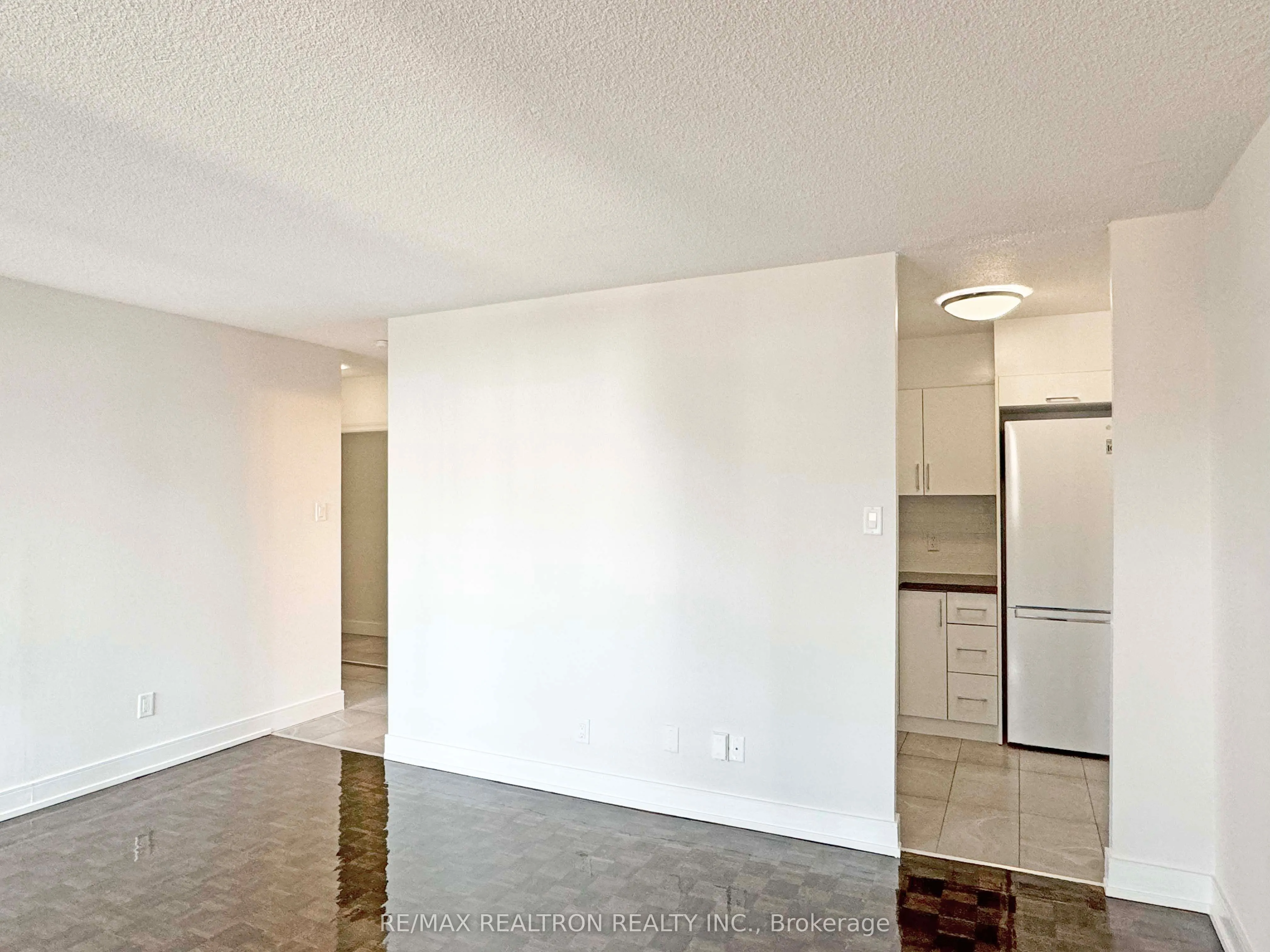 33 Isabella Street, #704