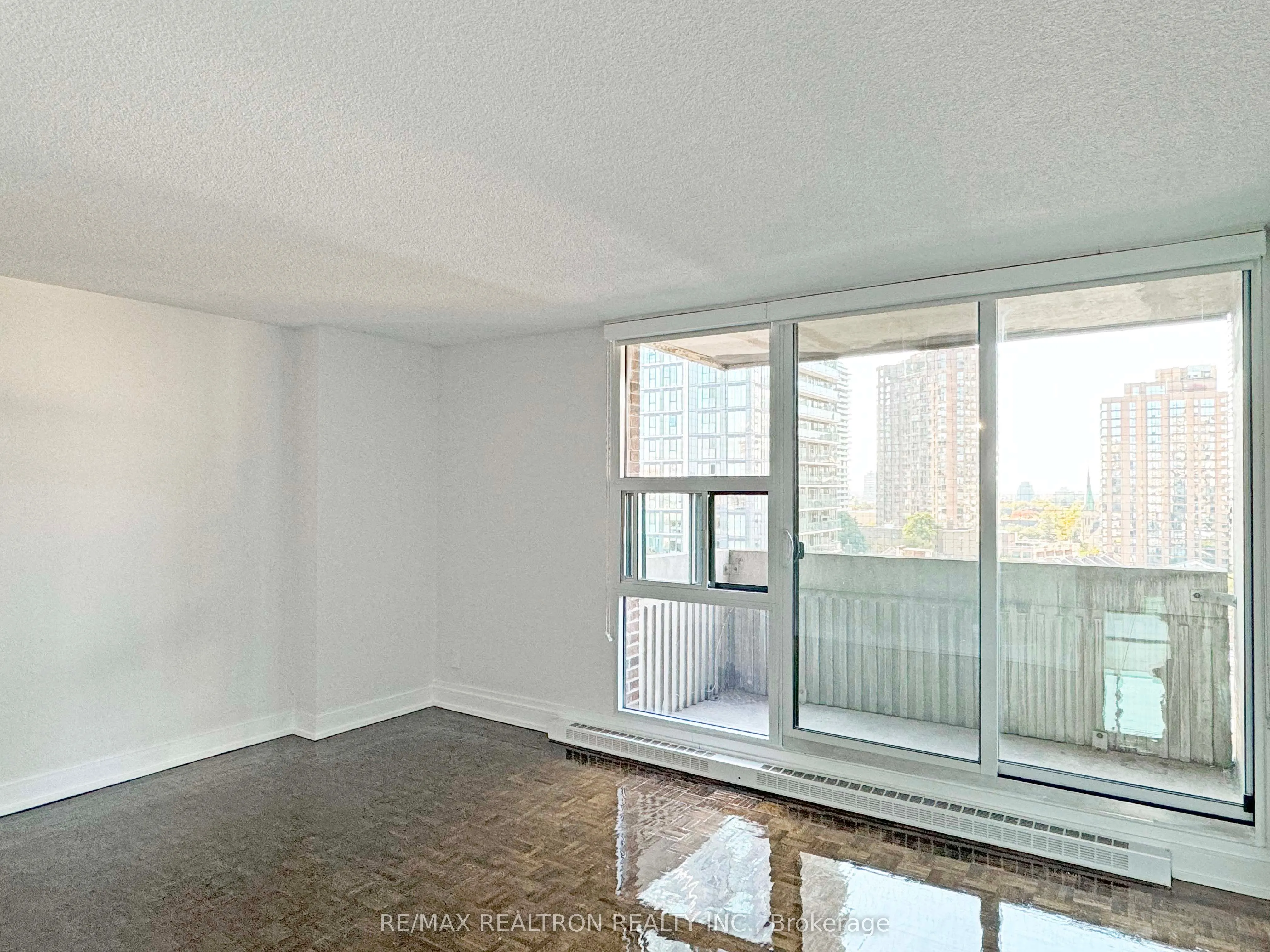 33 Isabella Street, #704