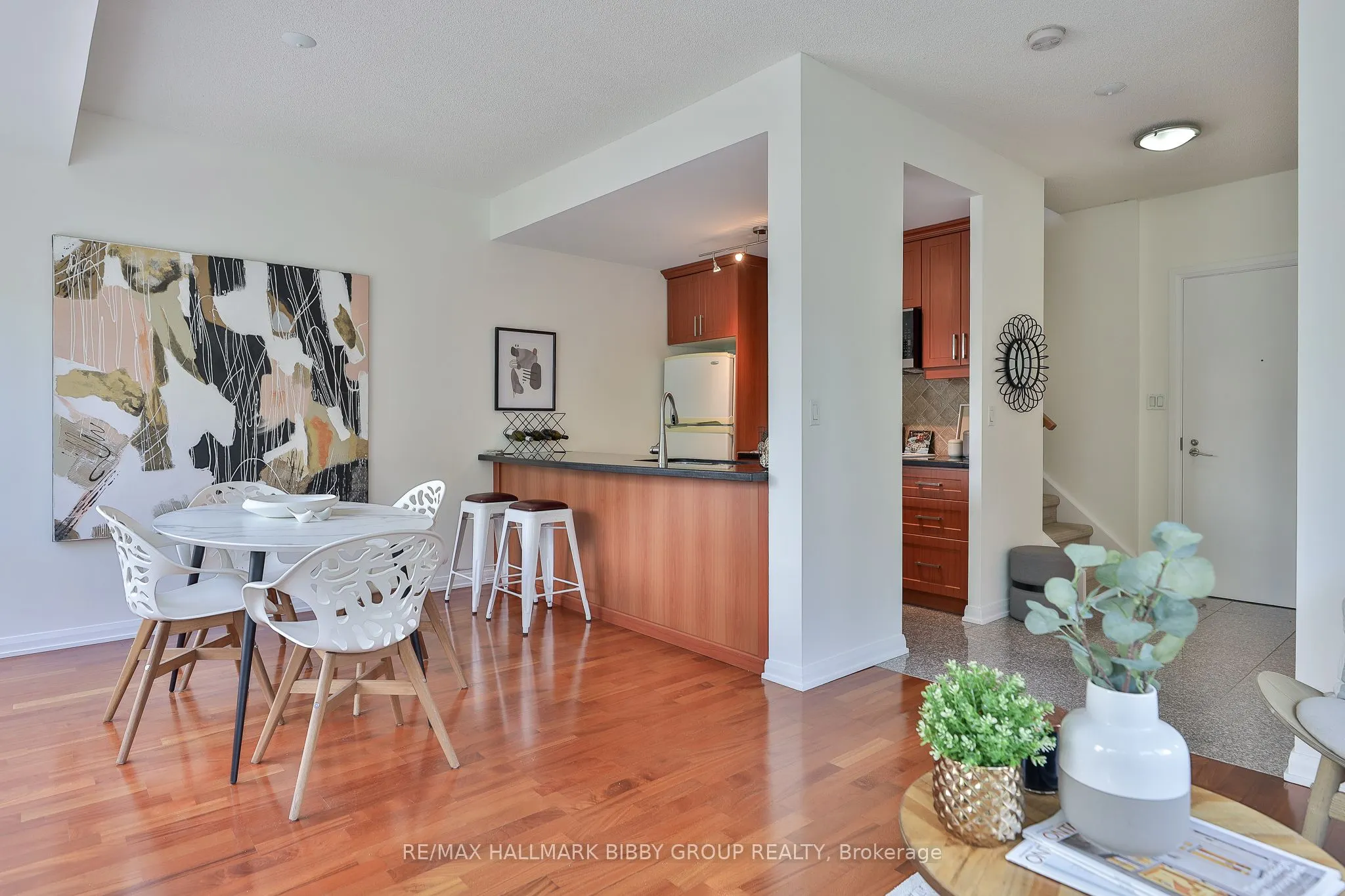 25 Soho Street, #P302