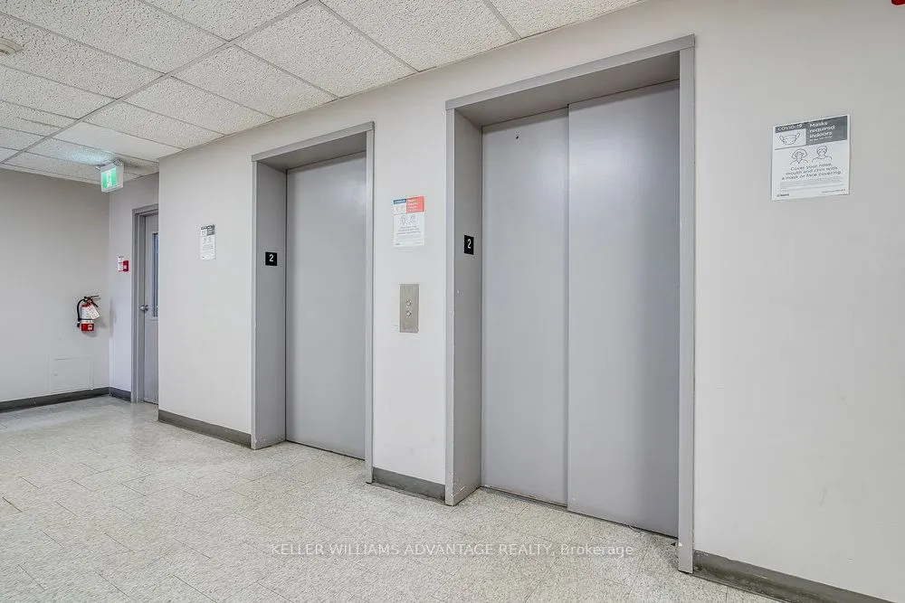 302 Spadina Avenue, #207