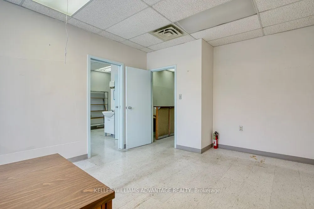 302 Spadina Avenue, #207
